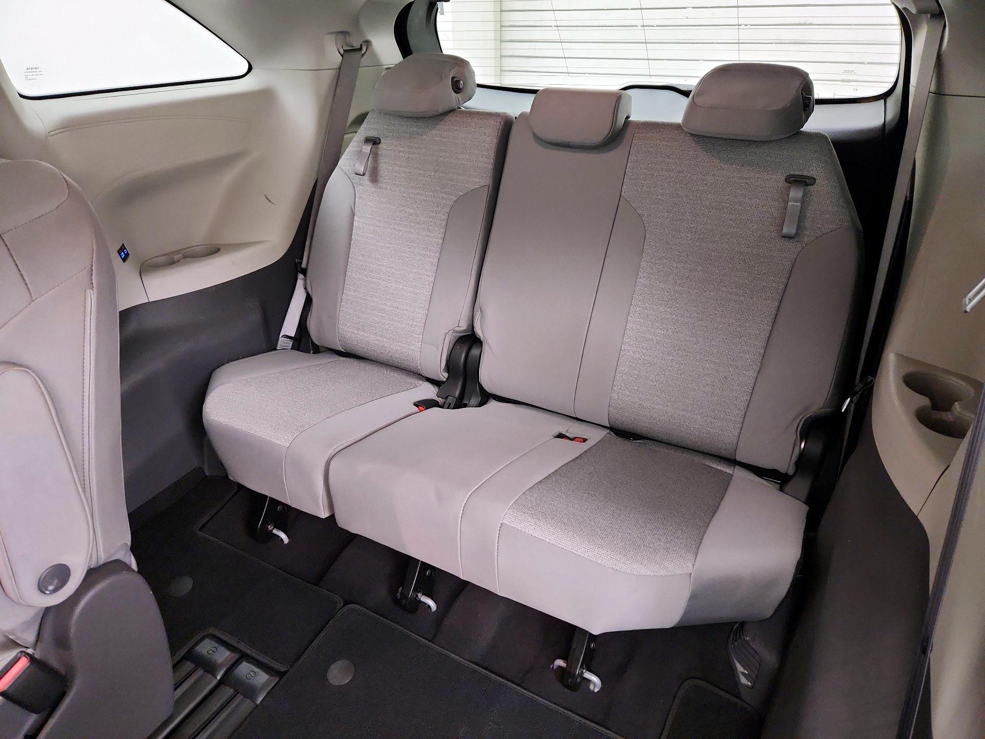 Thumbnail: 2021 Toyota Sienna - 20
