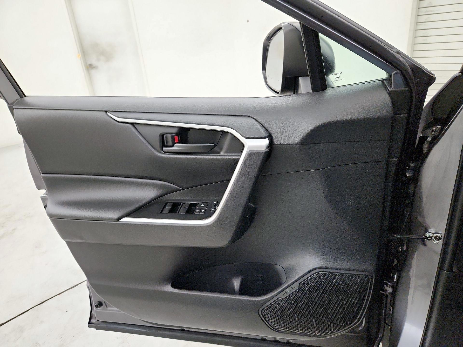 Thumbnail: 2022 Toyota RAV4 - 12