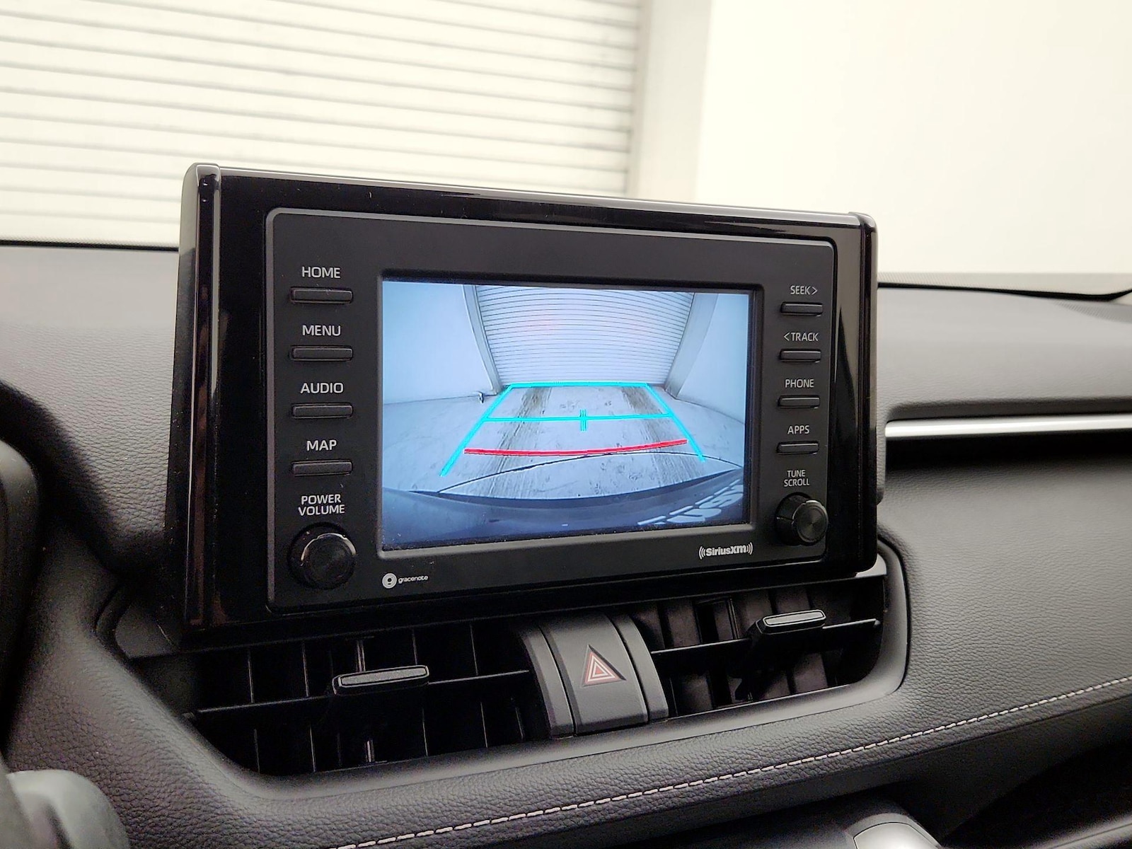 2022 Toyota RAV4 LE - Photo 6
