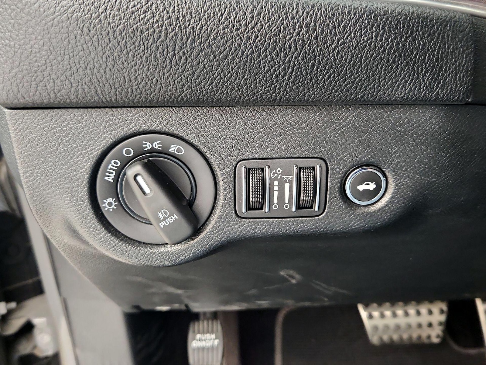 2018 Dodge Challenger SXT Plus - Photo 14
