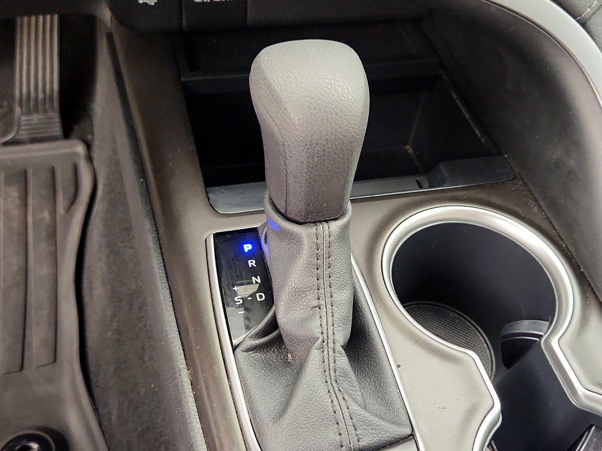 Thumbnail: 2023 Toyota Camry - 17