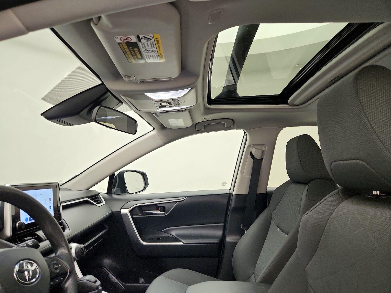 2024 Toyota RAV4 XLE - Photo 20