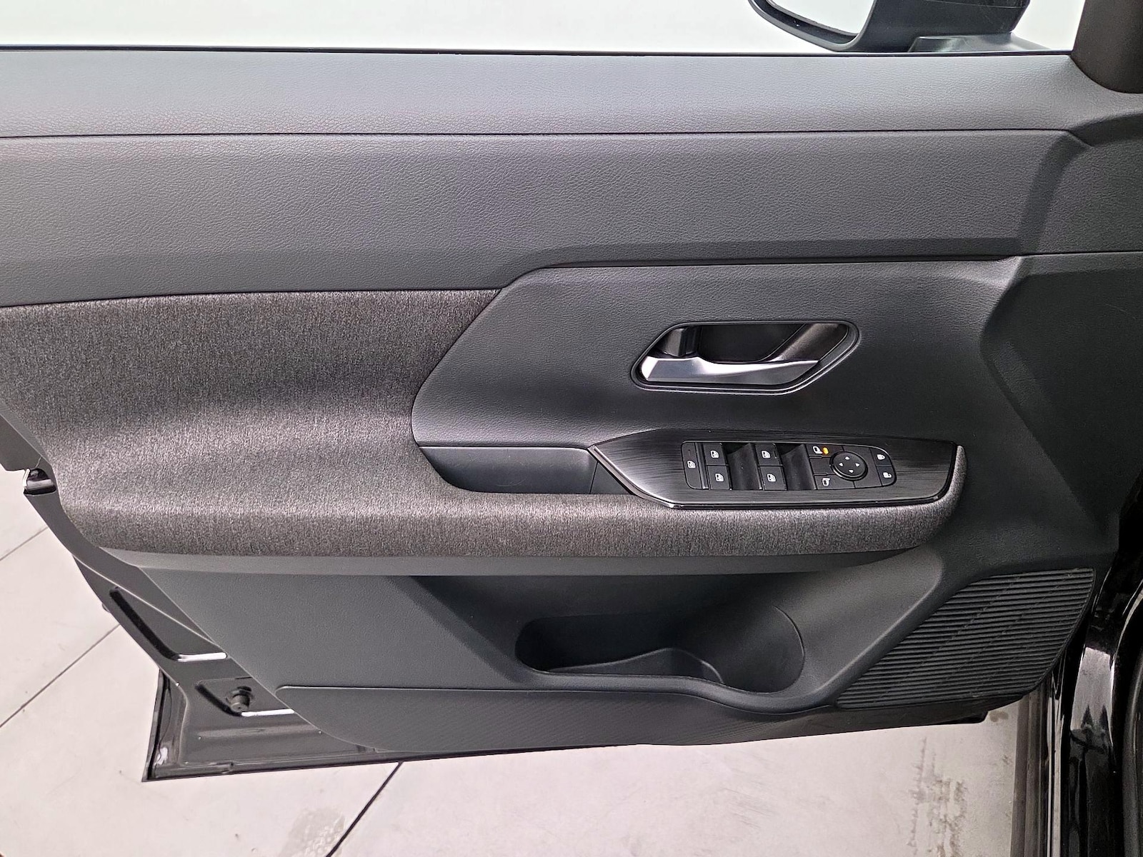 2025 Nissan Kicks SV AWD - Photo 13