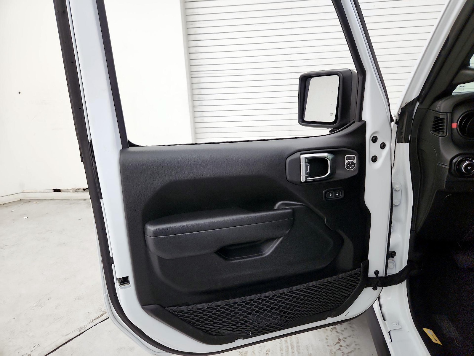 2025 Jeep Wrangler 4-Door Rubicon - Photo 13