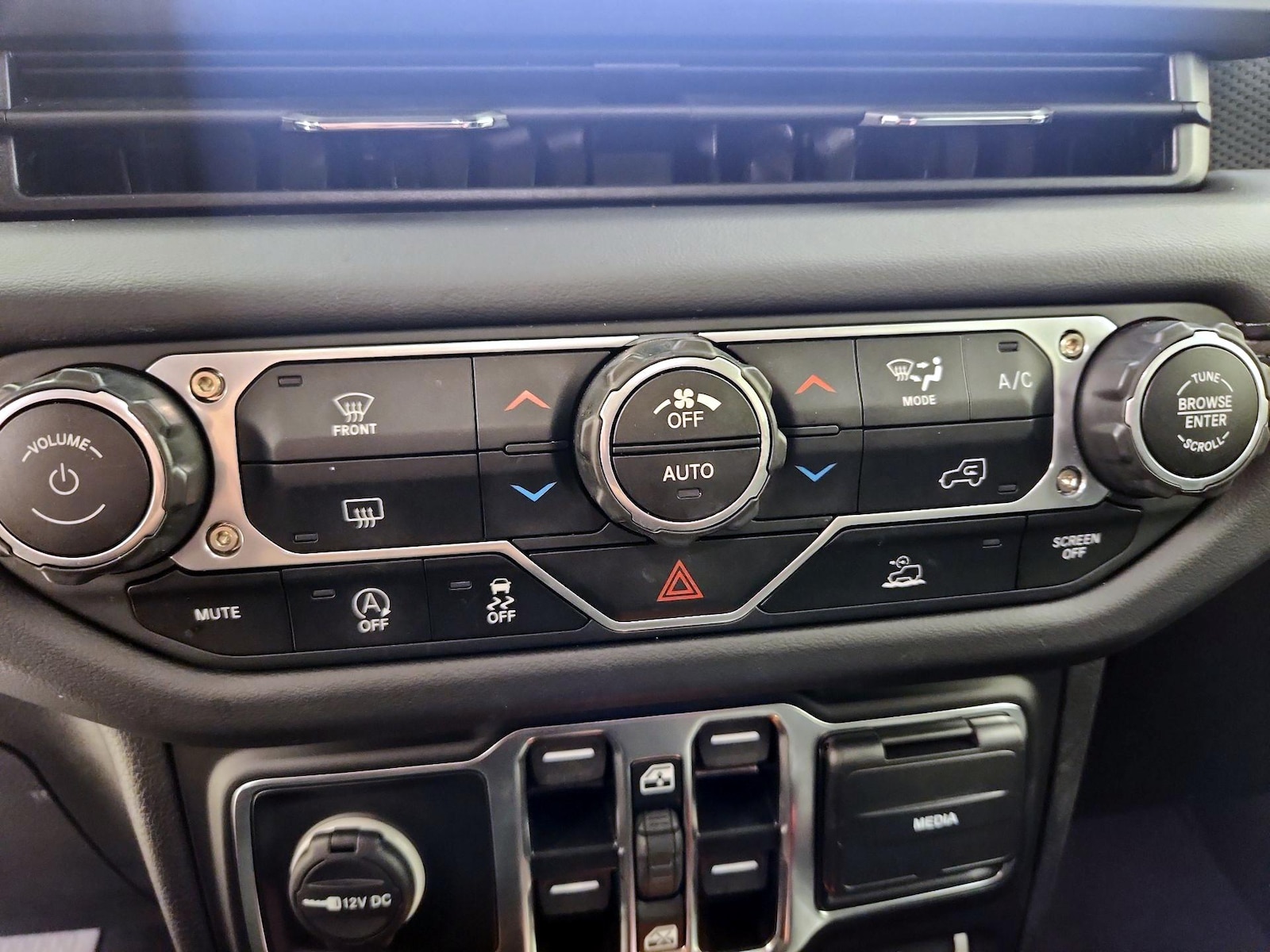 2025 Jeep Wrangler 4-Door Rubicon - Photo 17