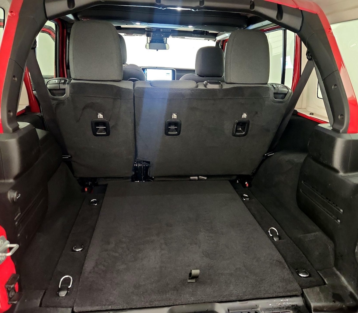 Trunk/Cargo (Seats Up)