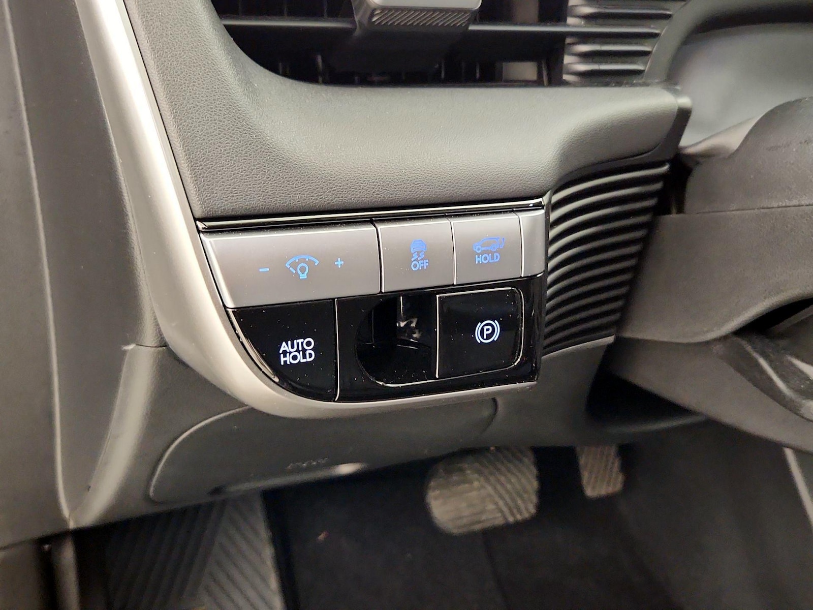 2024 Hyundai IONIQ 5 Limited - Photo 14