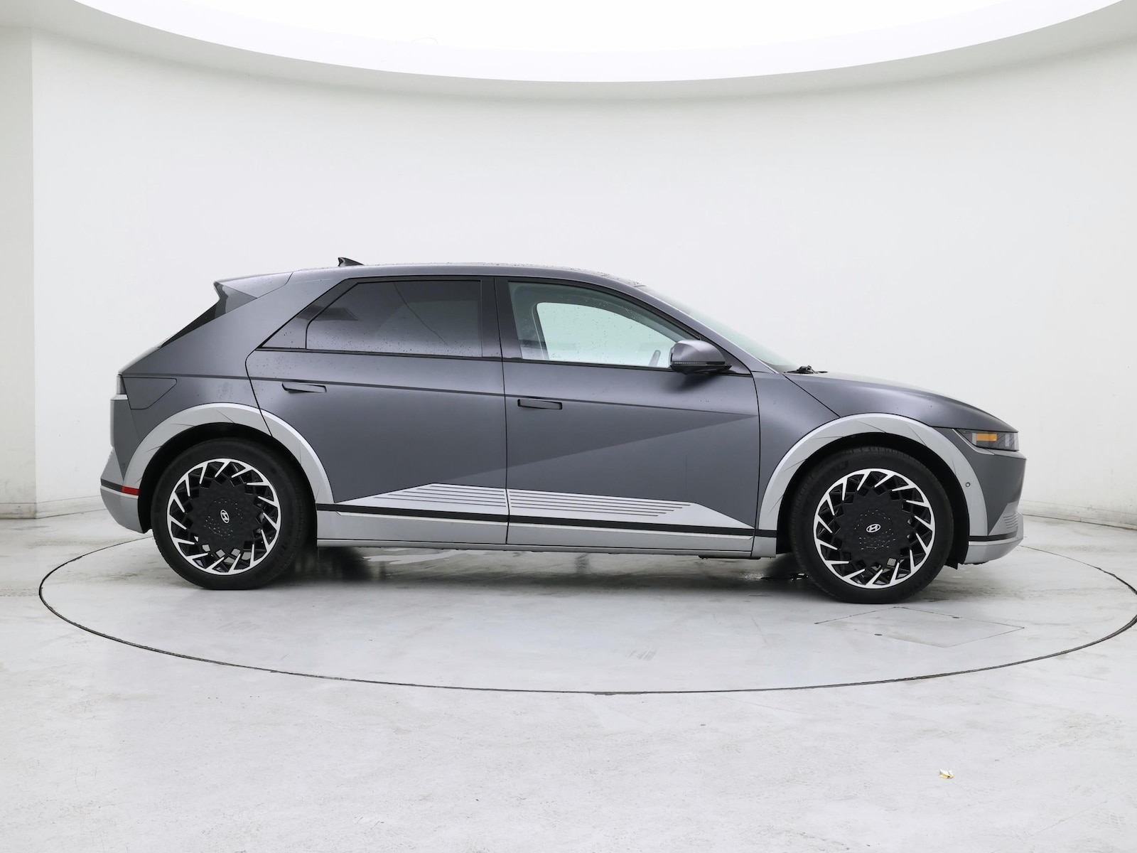 2024 Hyundai IONIQ 5 Limited - Photo 8