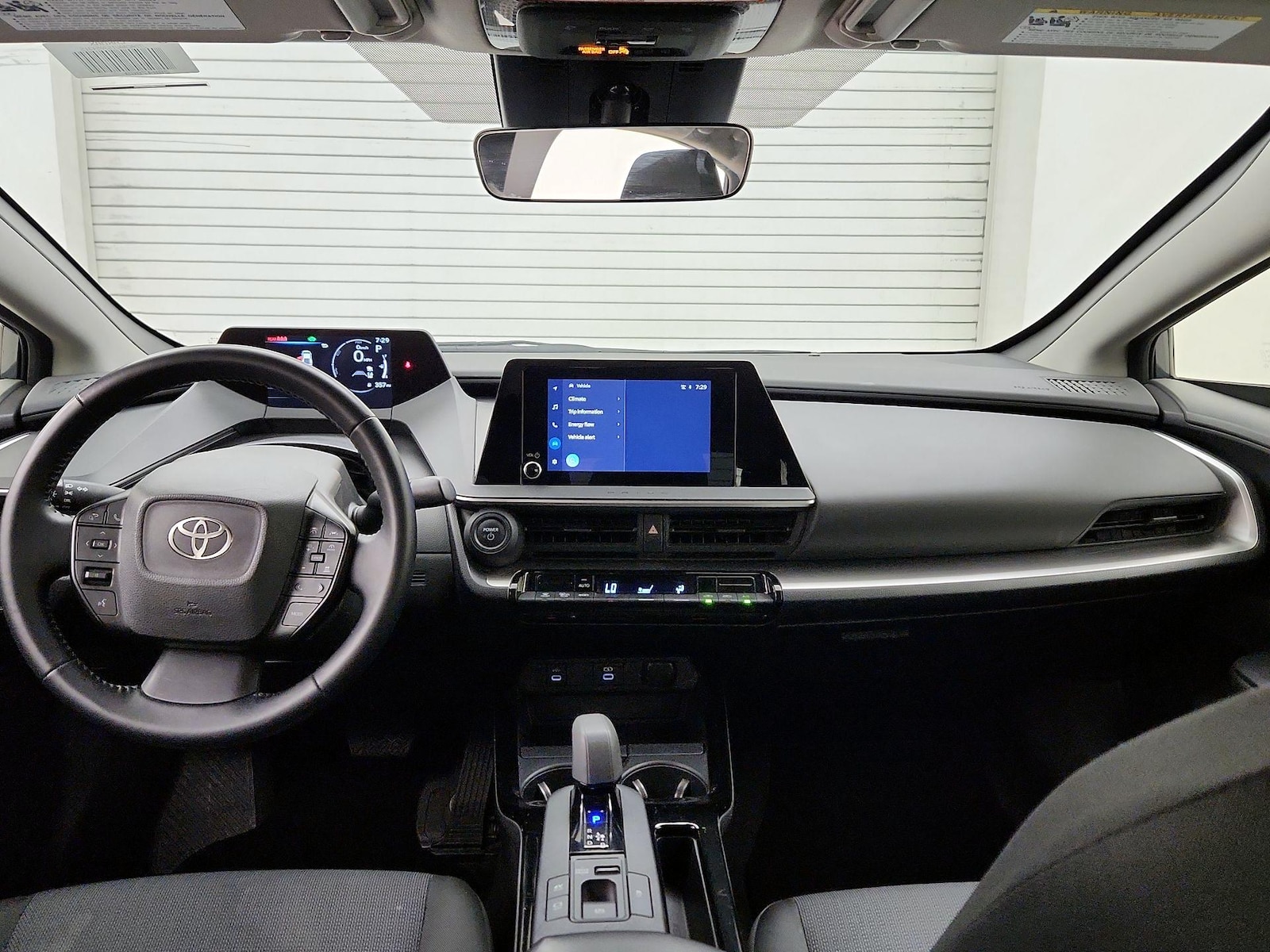 2025 Toyota Prius LE - Photo 10