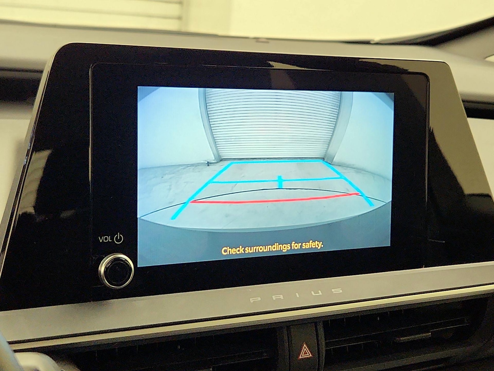 2025 Toyota Prius LE - Photo 15