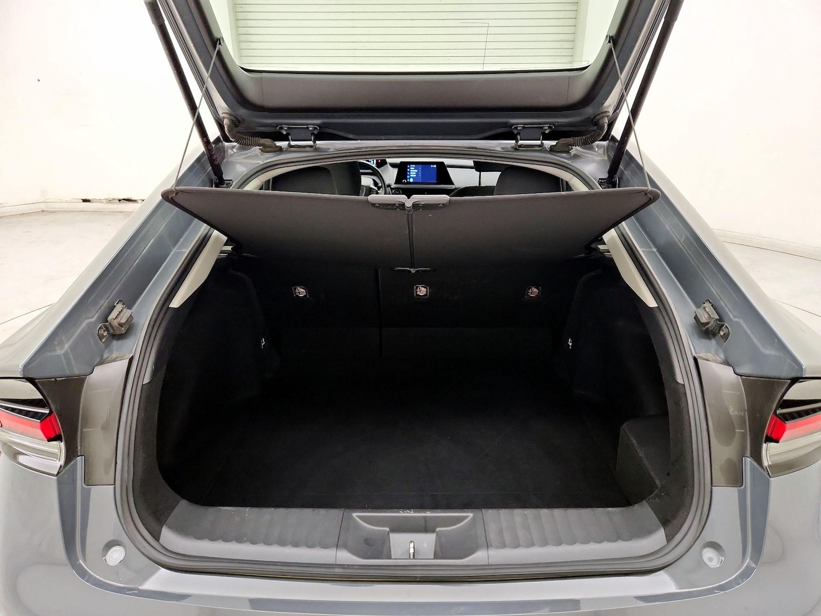 2025 Toyota Prius LE - Photo 21