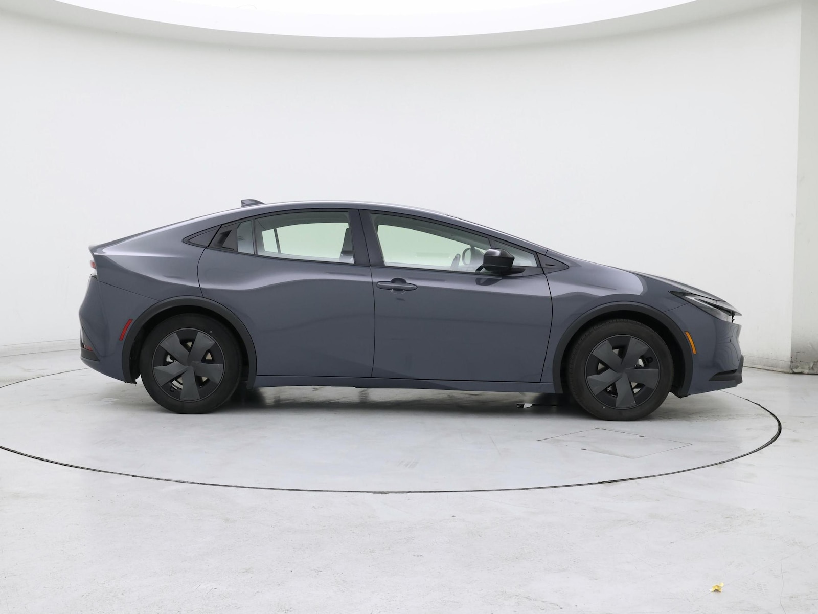 2025 Toyota Prius LE - Photo 8