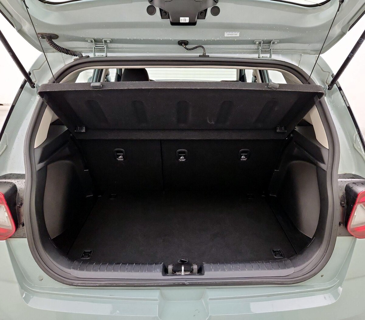 Trunk/Cargo (Seats Up)