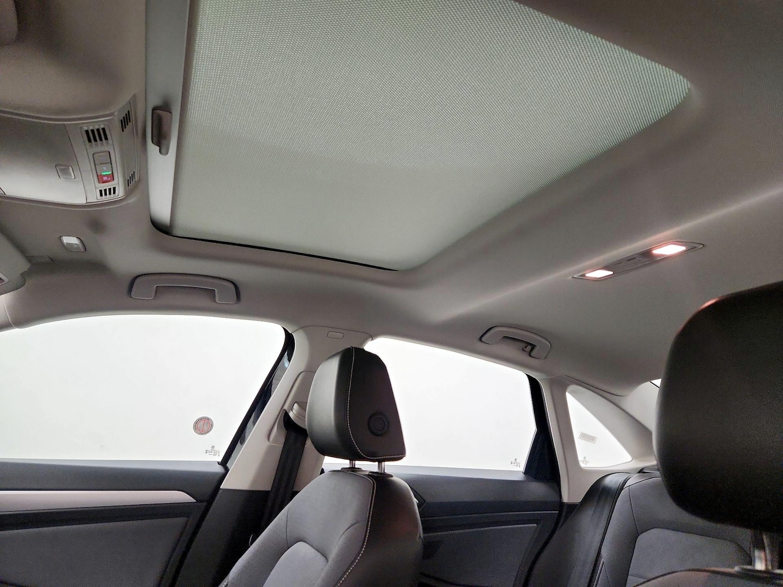 Sunroof(s) & Overhead Airbags