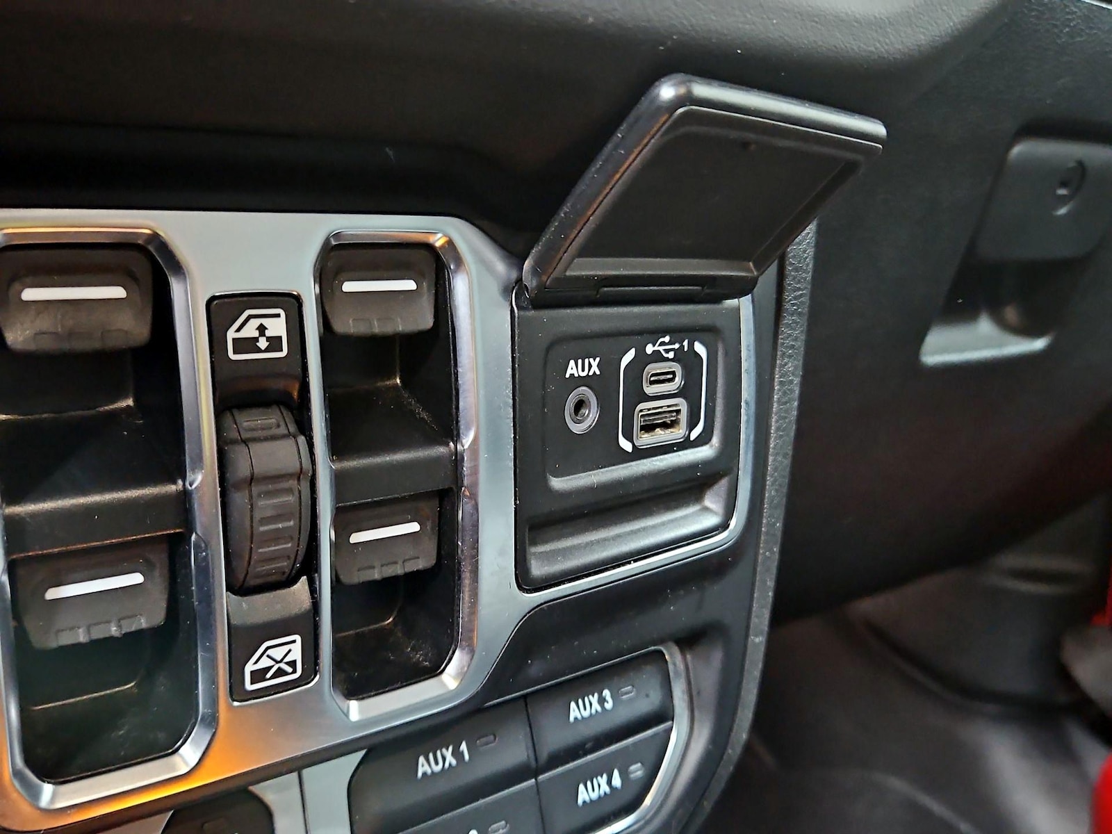 2025 Jeep Wrangler 4-Door Rubicon - Photo 19