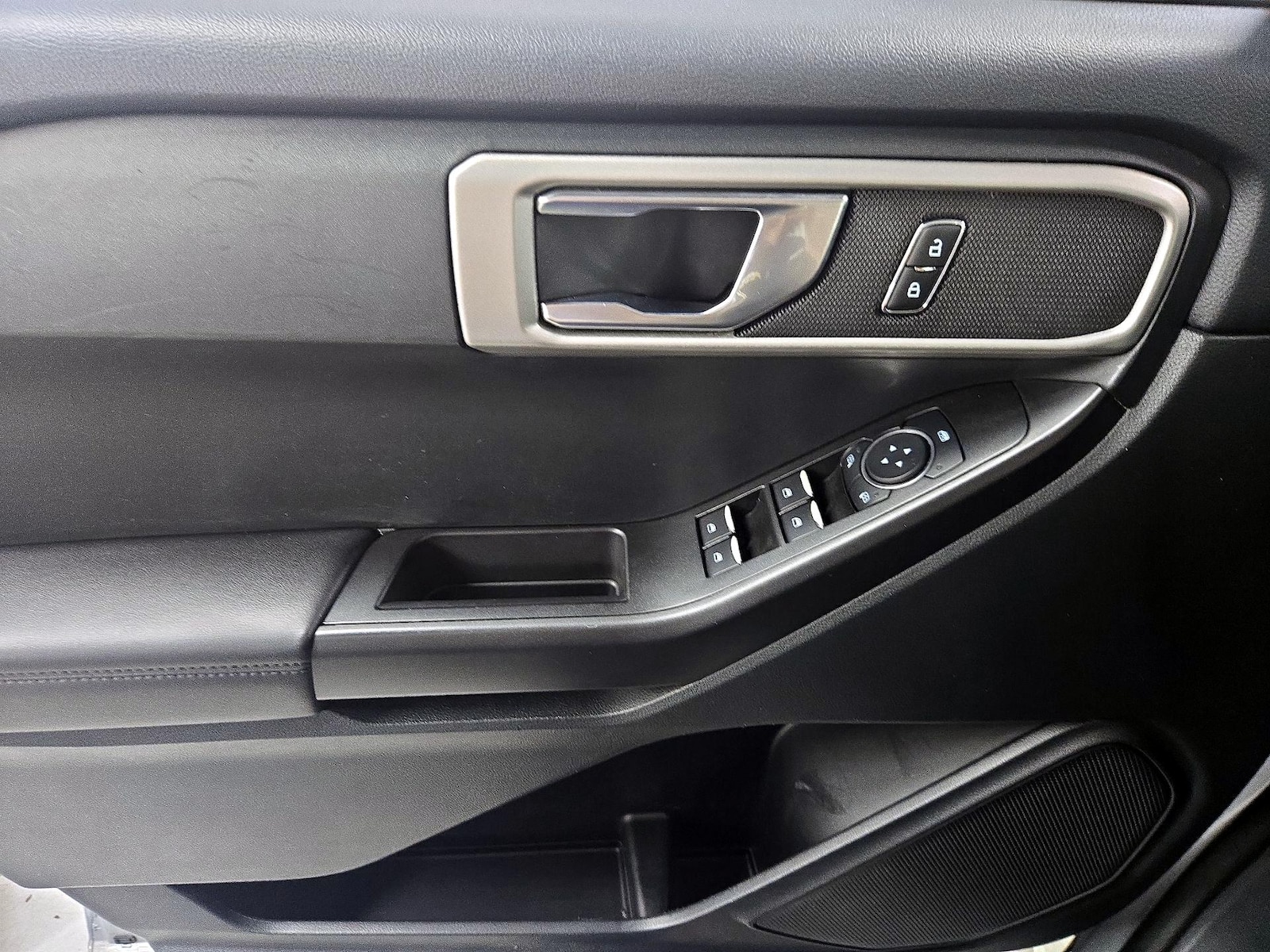2022 Ford Explorer Base - Photo 13