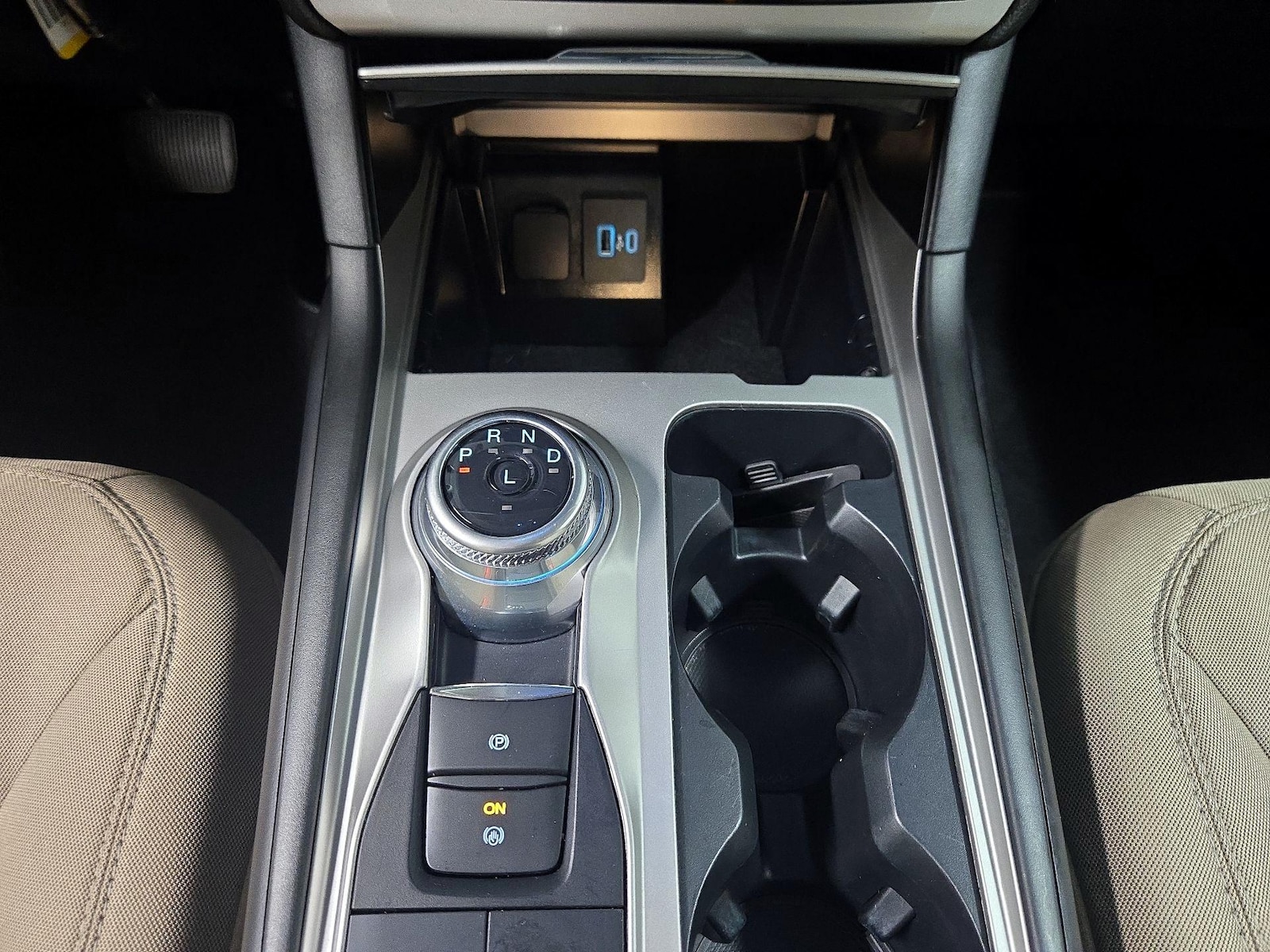 2022 Ford Explorer Base - Photo 18