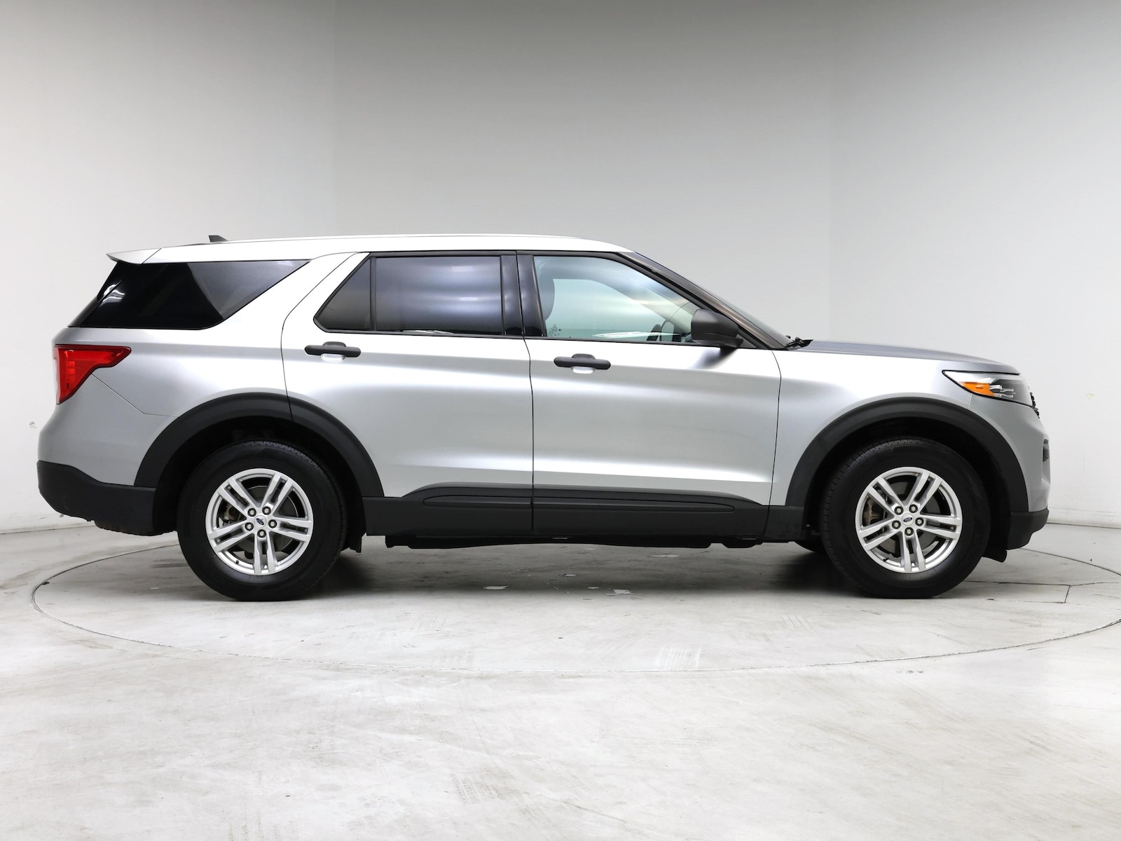 2022 Ford Explorer Base - Photo 8