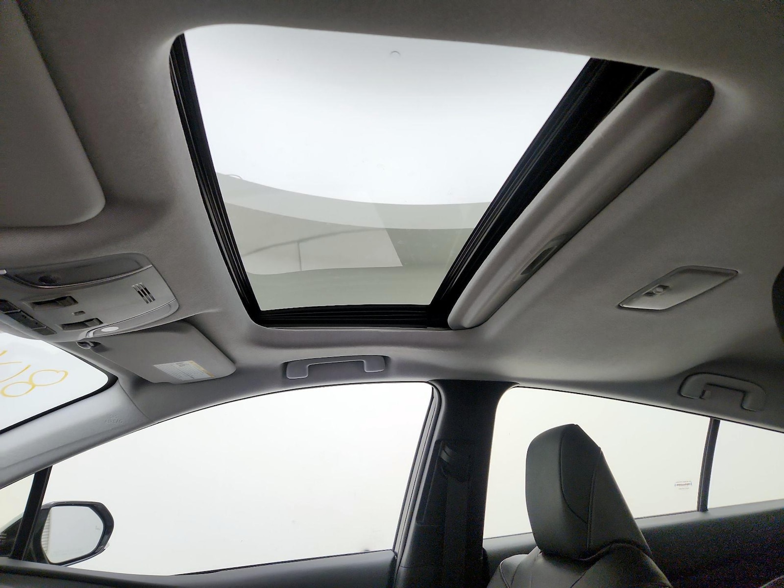 Sunroof(s) & Overhead Airbags