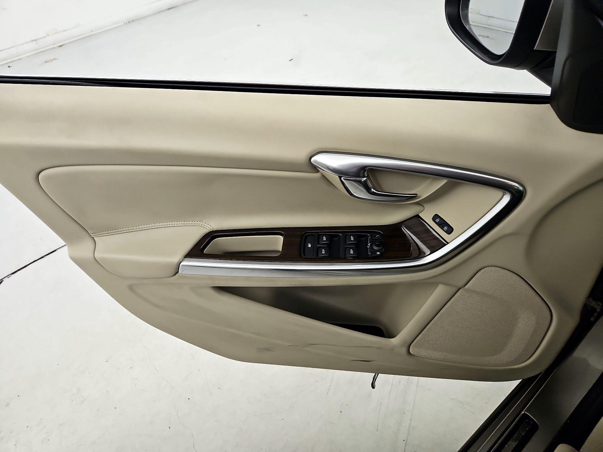 Thumbnail: 2015 Volvo S60 - 12