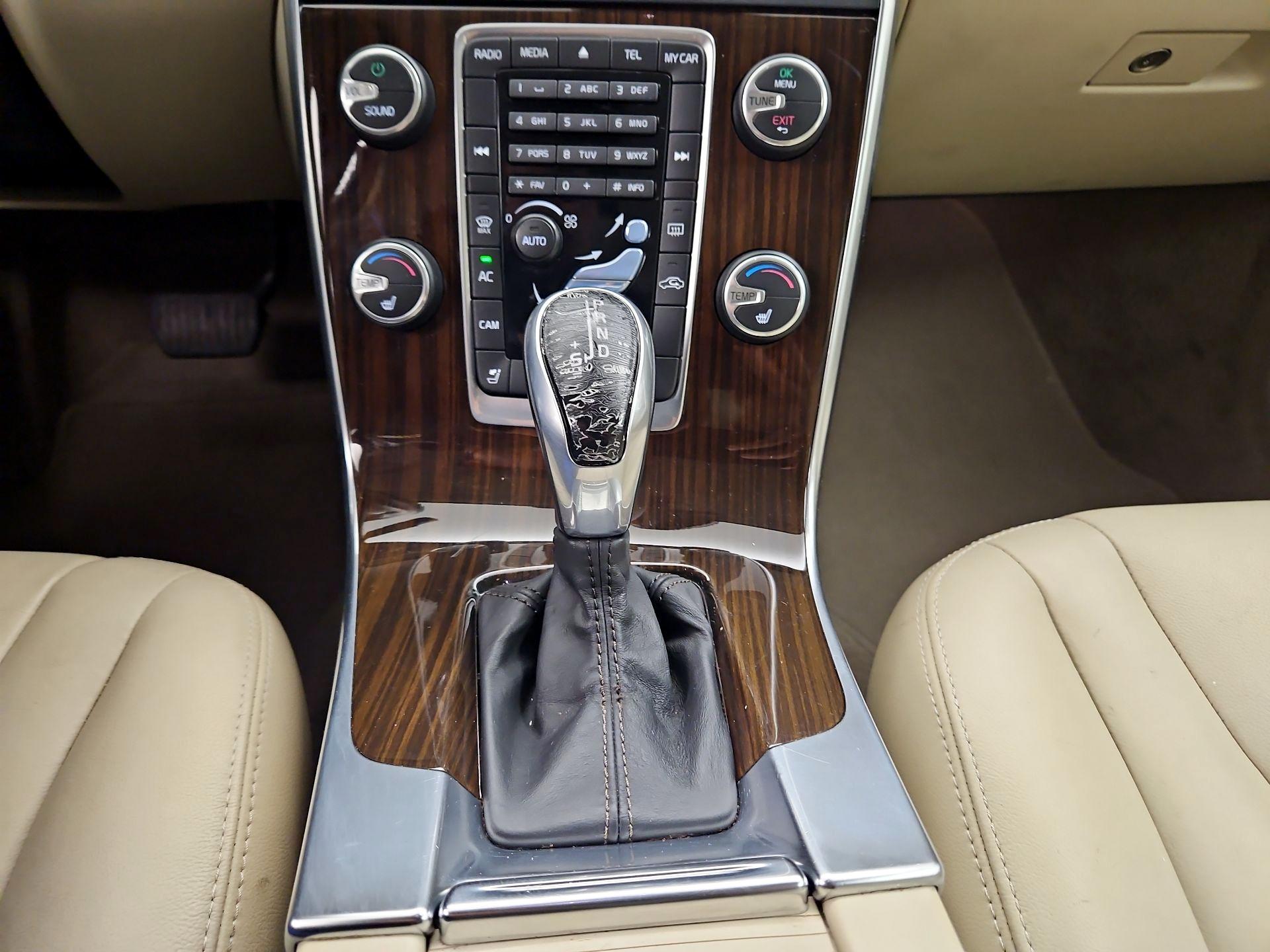 Thumbnail: 2015 Volvo S60 - 17