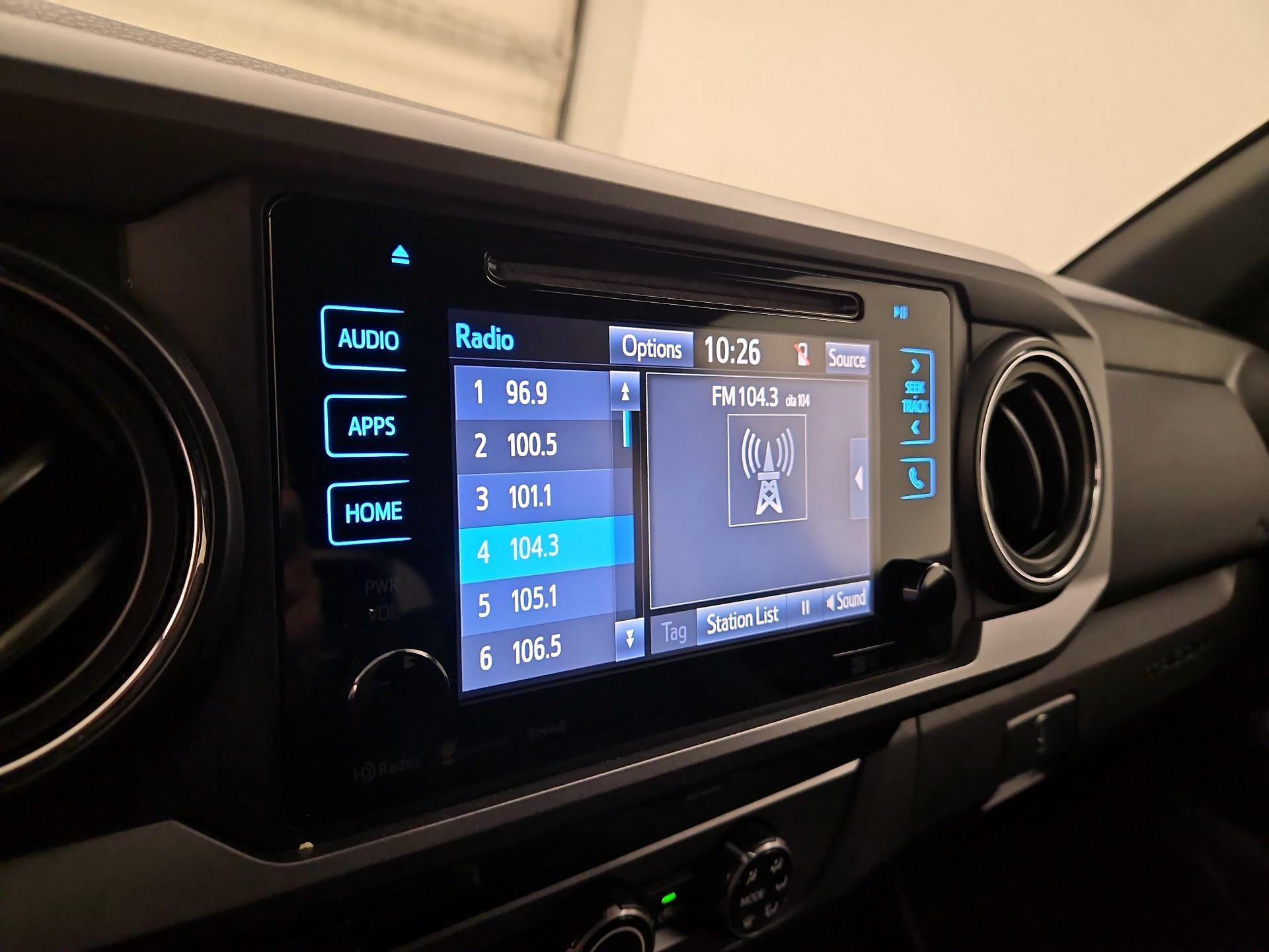 Thumbnail: 2018 Toyota Tacoma - 15