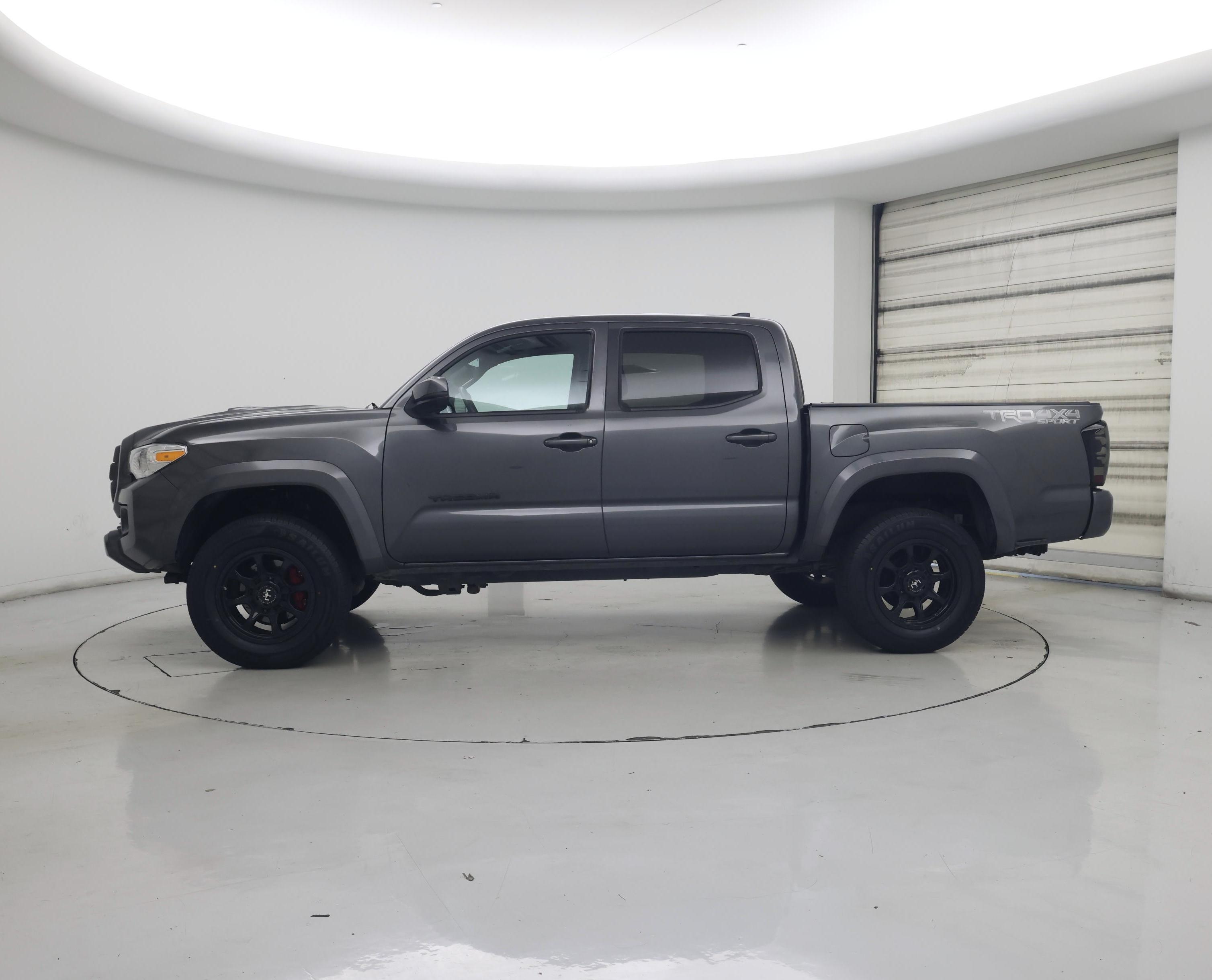 Thumbnail: 2018 Toyota Tacoma - 3