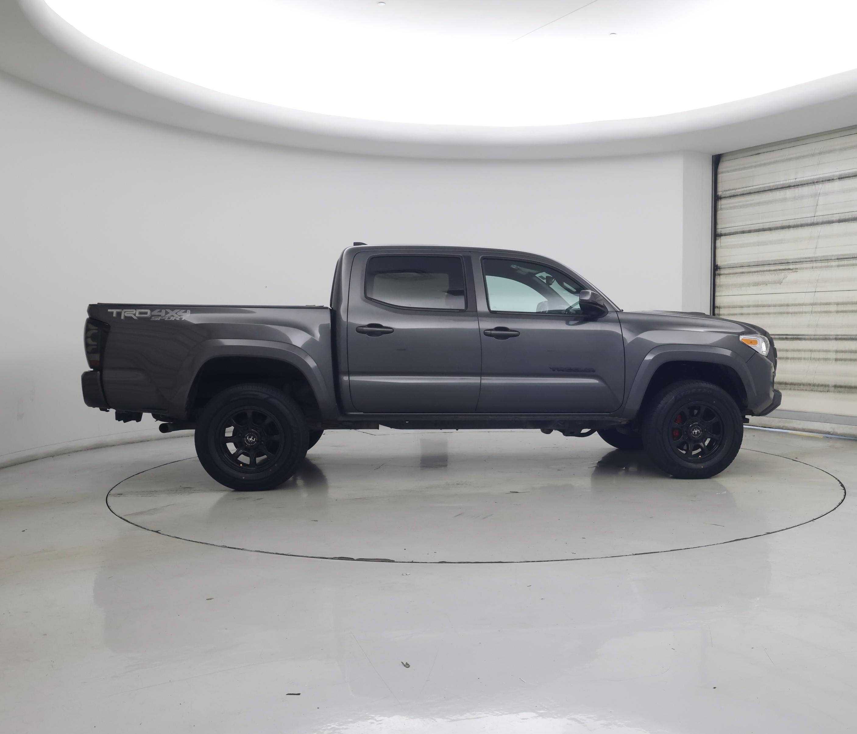 Thumbnail: 2018 Toyota Tacoma - 7