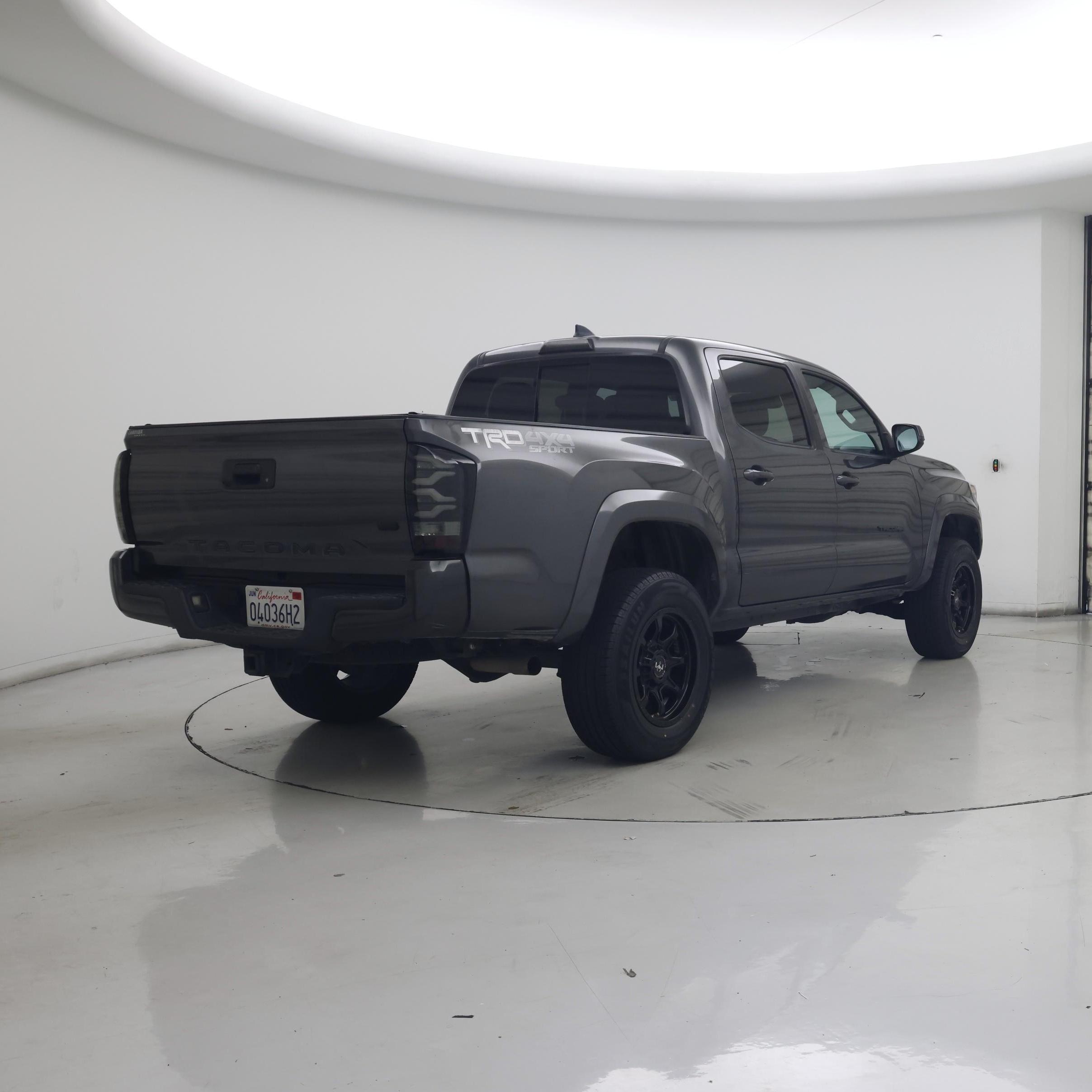 Thumbnail: 2018 Toyota Tacoma - 8