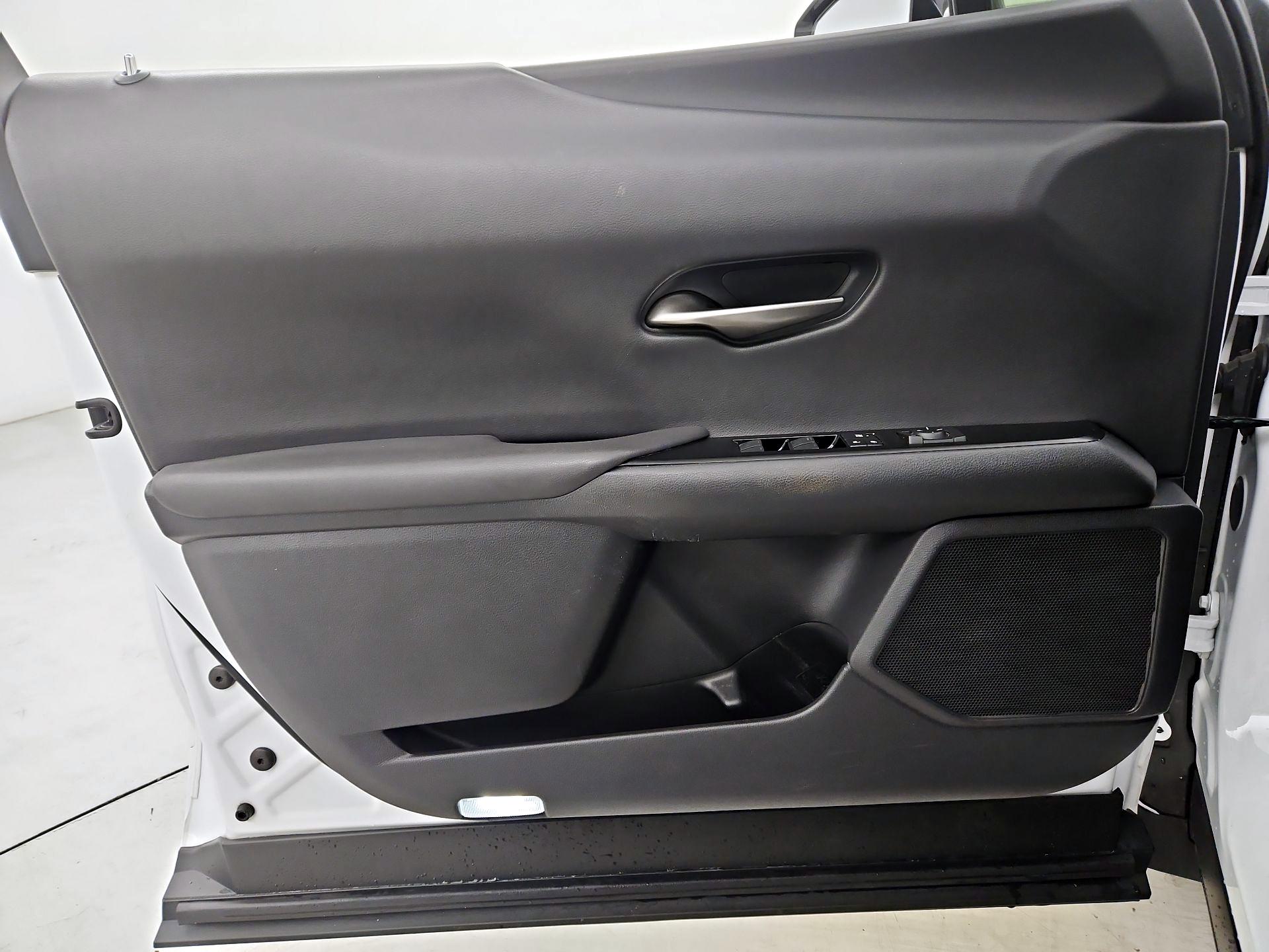 Thumbnail: 2019 Lexus UX - 12