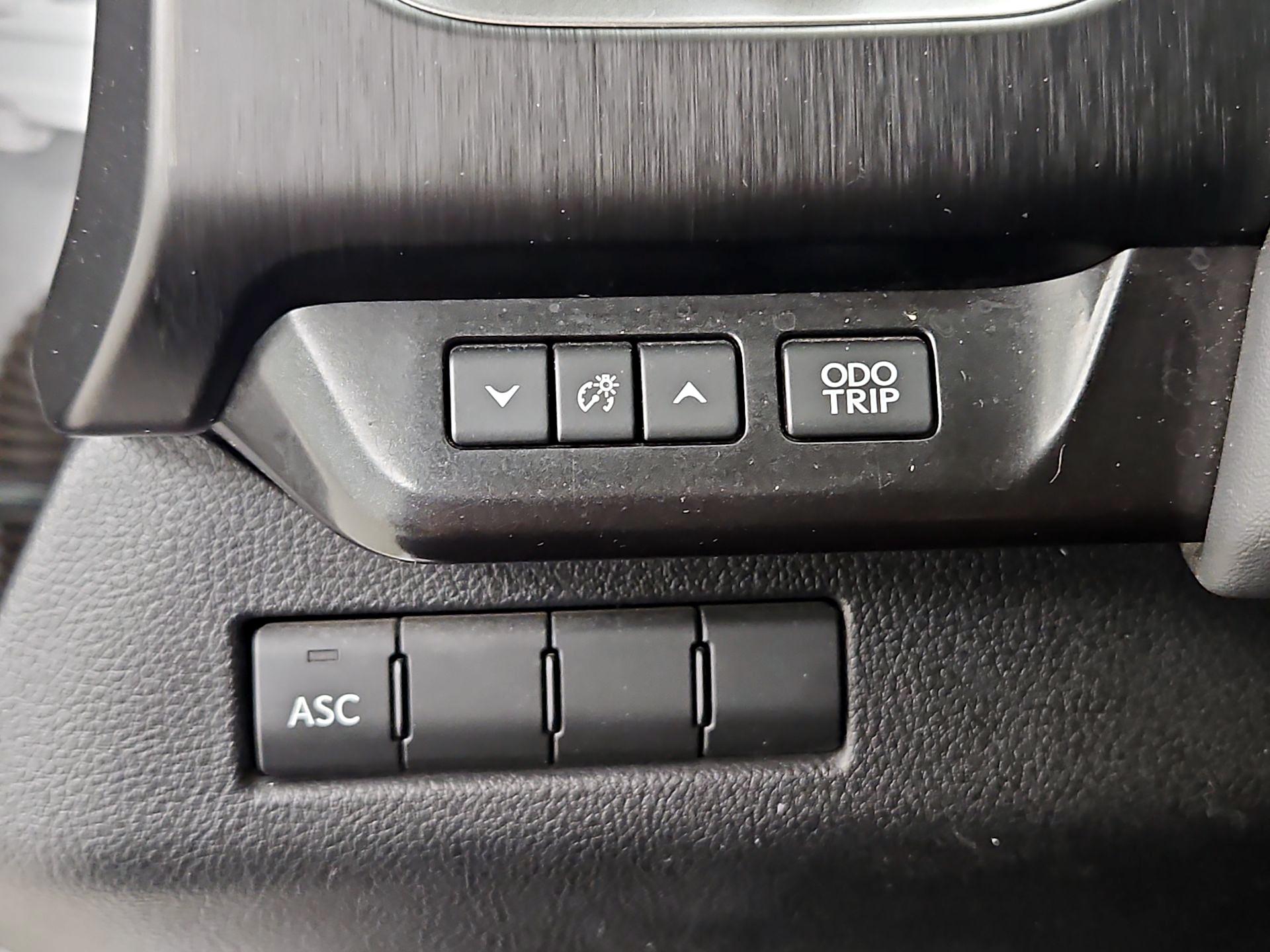 Thumbnail: 2019 Lexus UX - 13