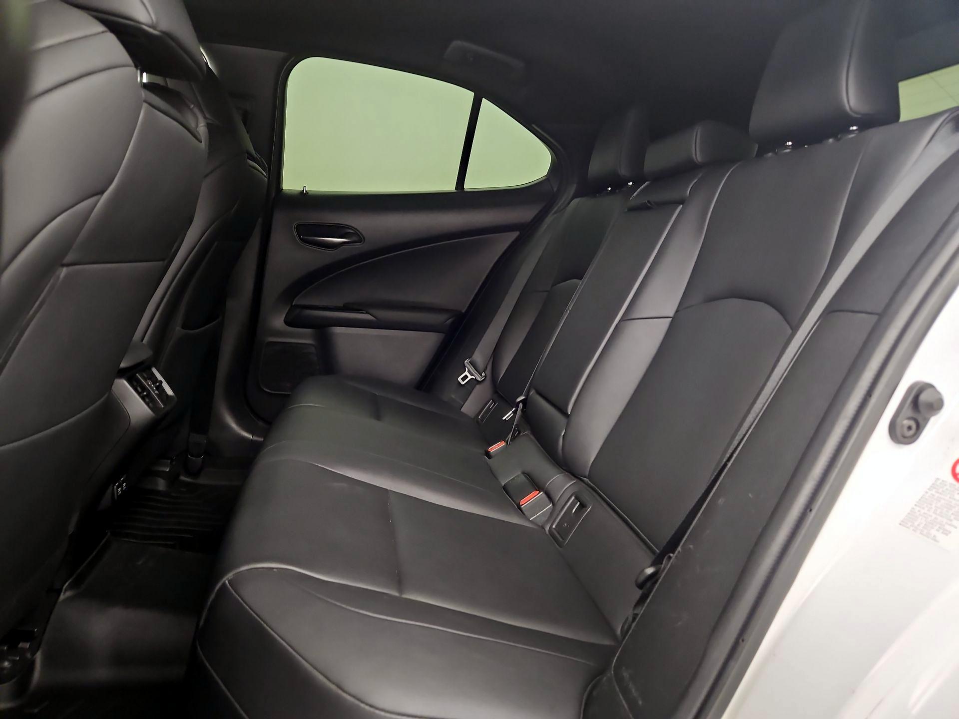 Thumbnail: 2019 Lexus UX - 18