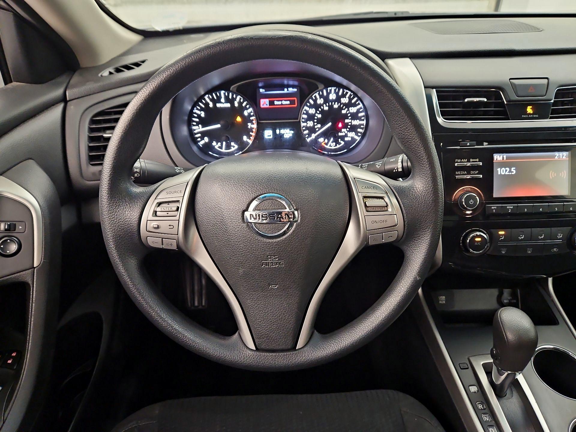 Thumbnail: 2015 Nissan Altima - 10