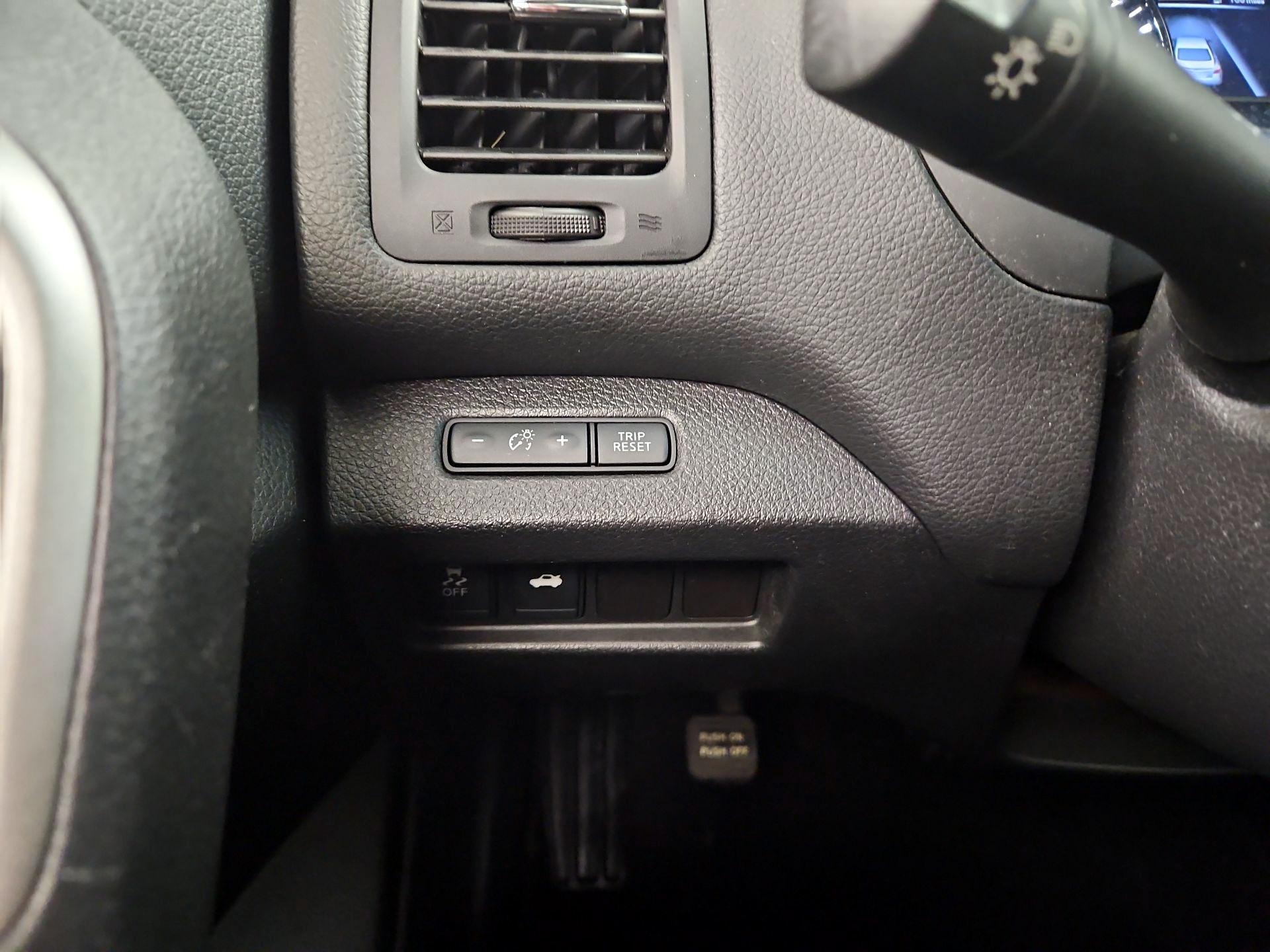 Thumbnail: 2015 Nissan Altima - 13