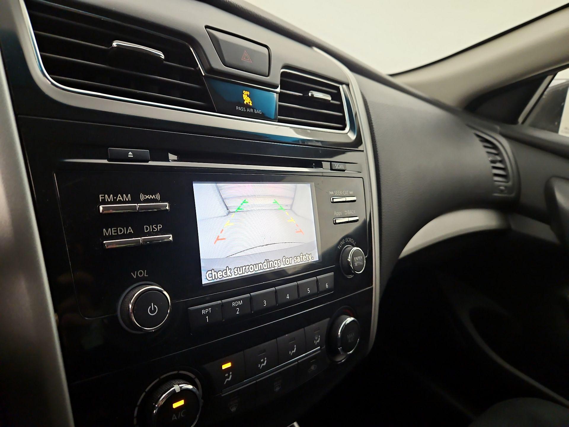 Thumbnail: 2015 Nissan Altima - 14