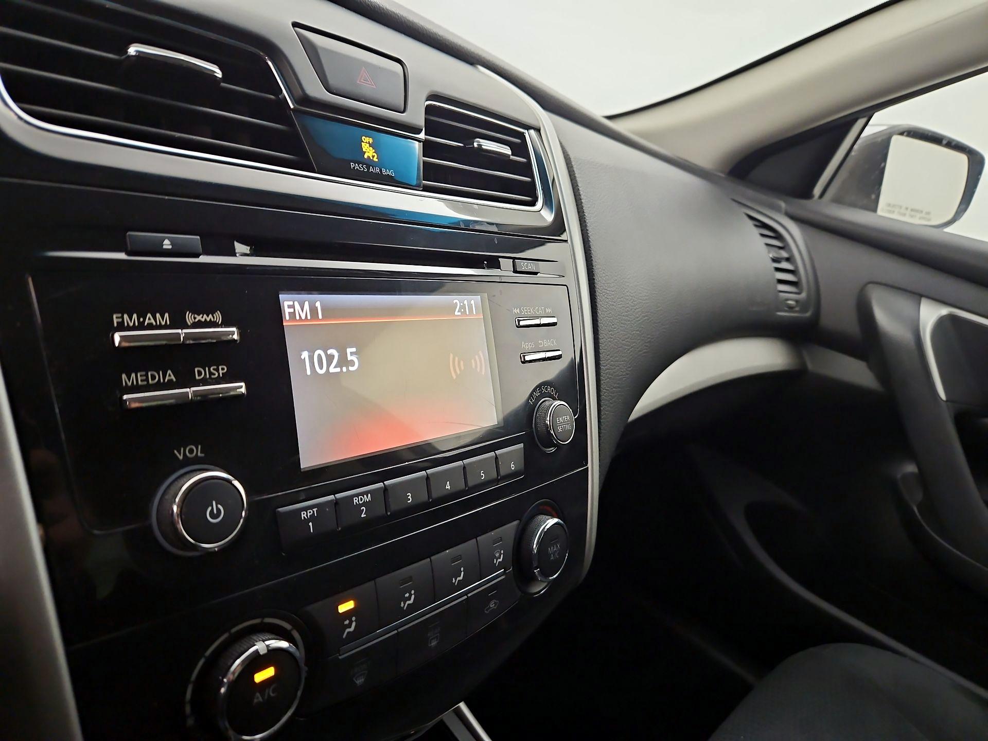 Thumbnail: 2015 Nissan Altima - 15