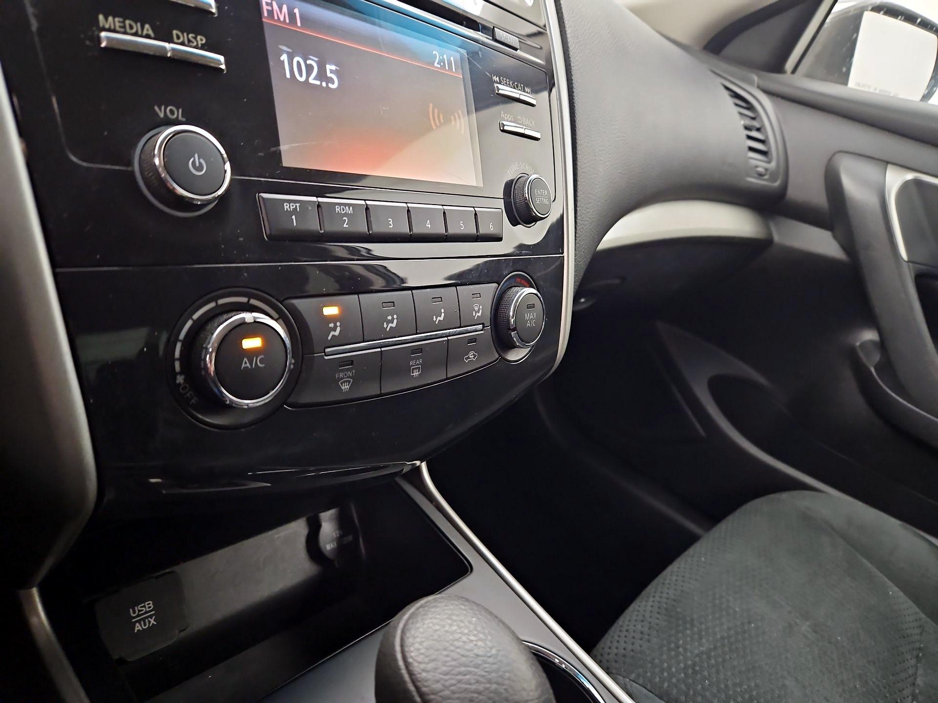 Thumbnail: 2015 Nissan Altima - 16