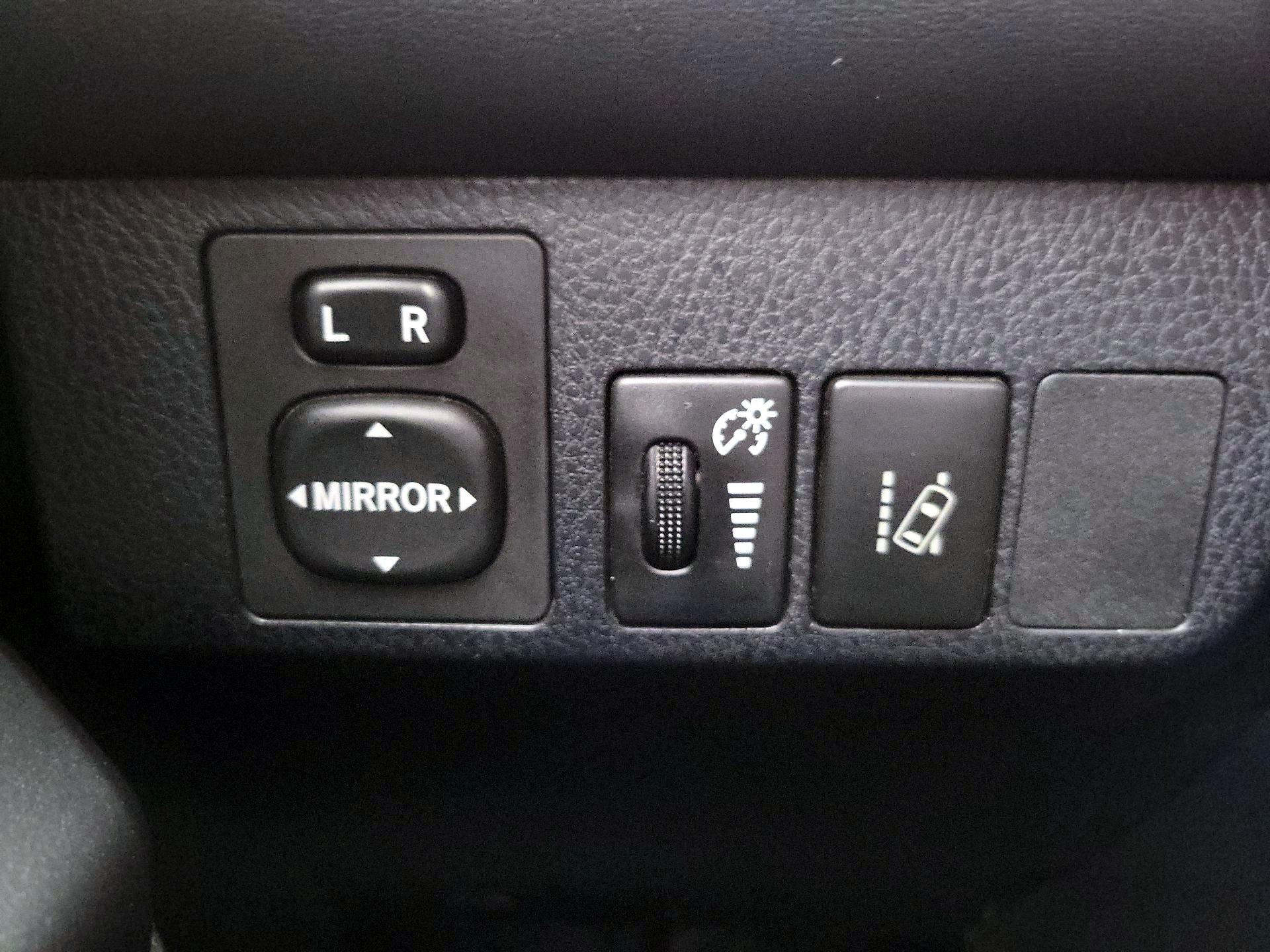 Thumbnail: 2018 Toyota RAV4 - 13