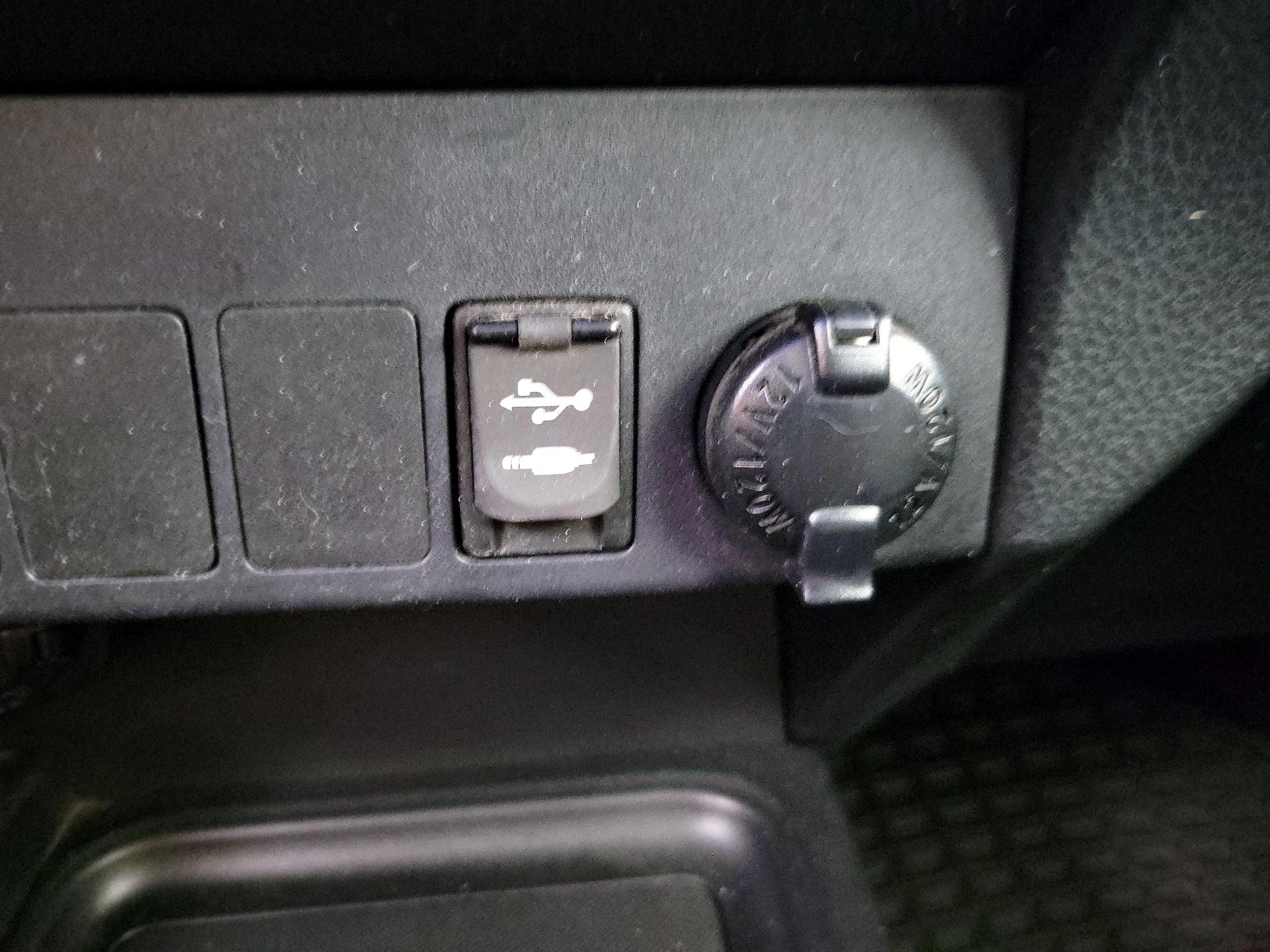 Thumbnail: 2018 Toyota RAV4 - 18