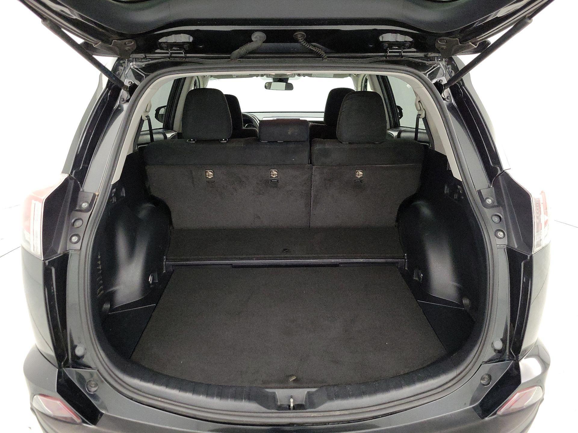 Thumbnail: 2018 Toyota RAV4 - 20