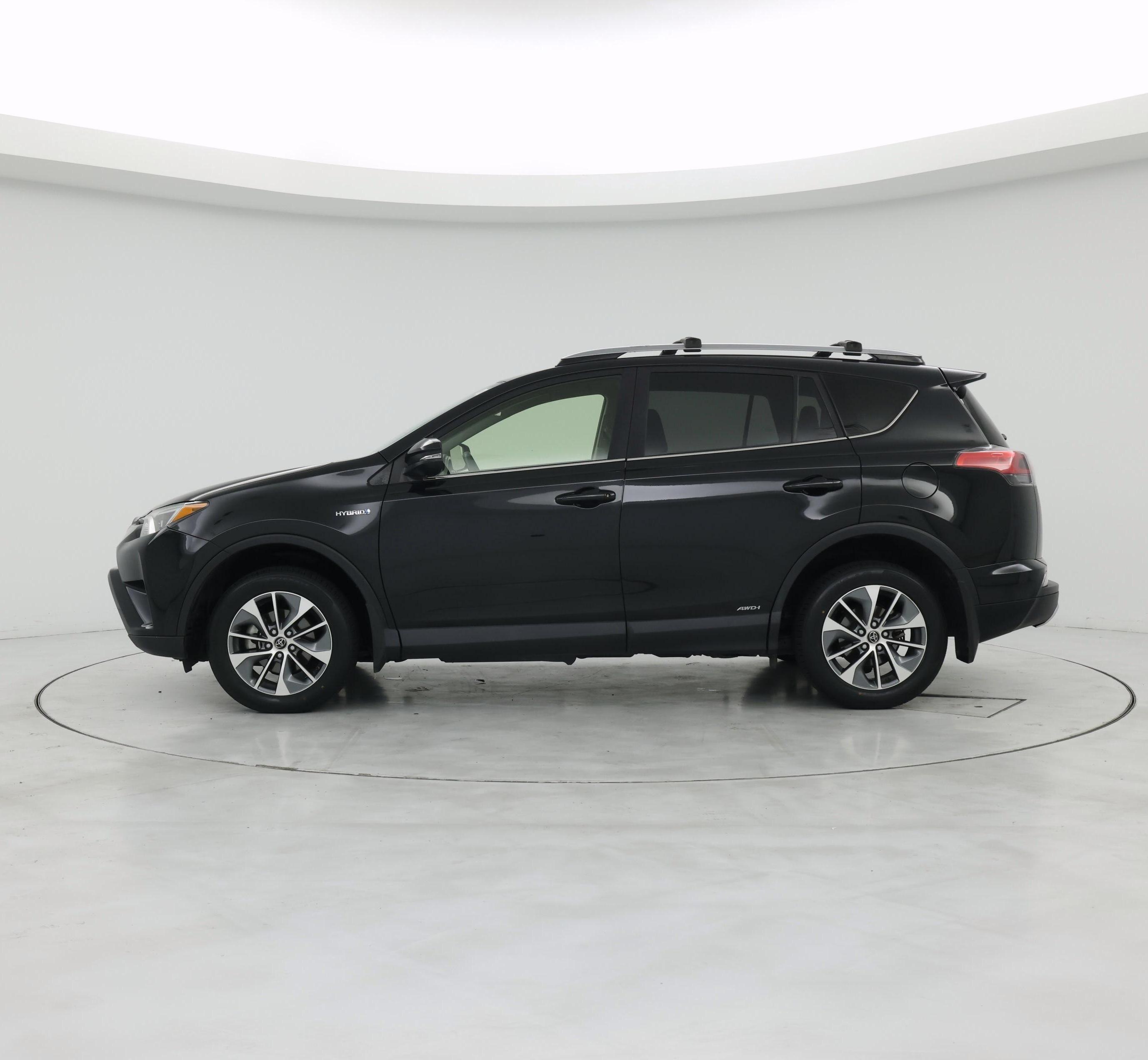 Thumbnail: 2018 Toyota RAV4 - 3