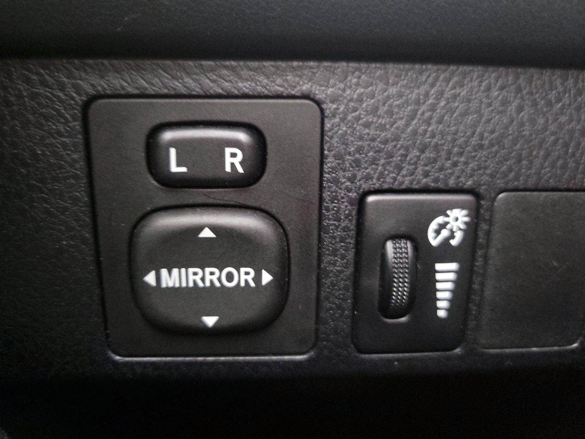 Thumbnail: 2016 Toyota RAV4 - 13