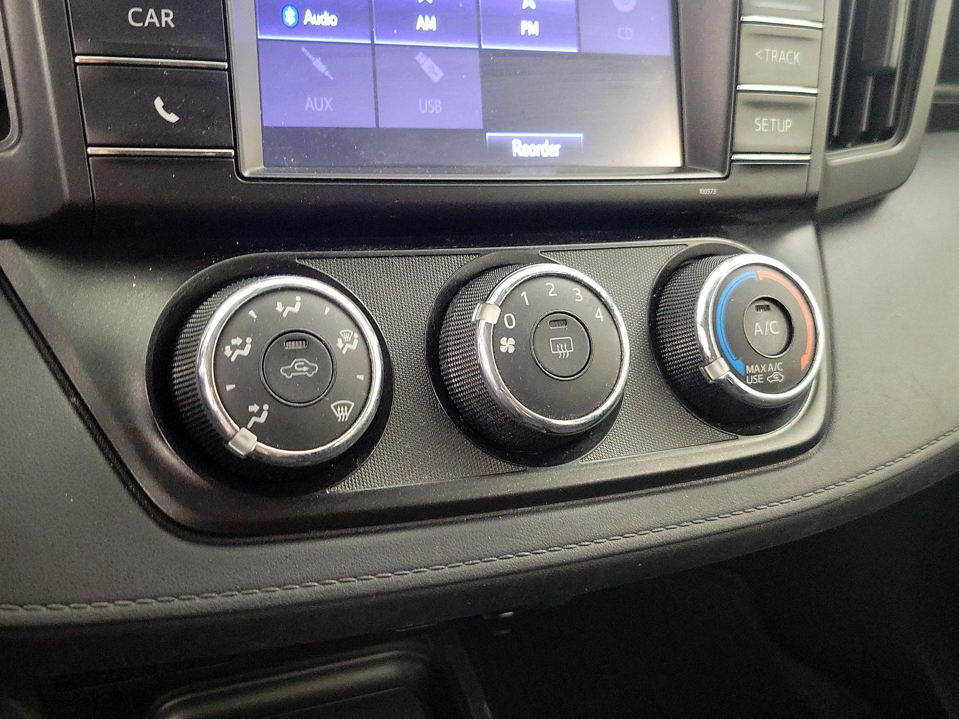 Thumbnail: 2016 Toyota RAV4 - 16