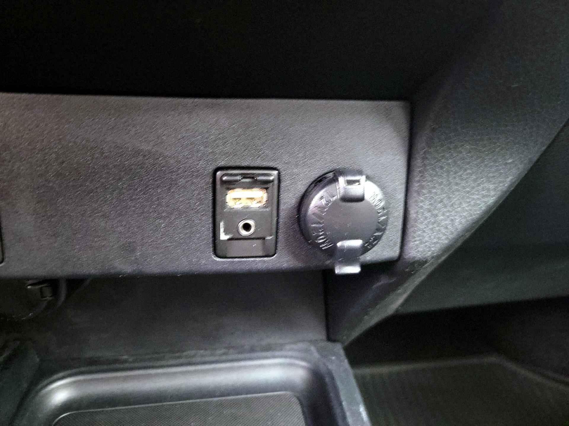 Thumbnail: 2016 Toyota RAV4 - 18