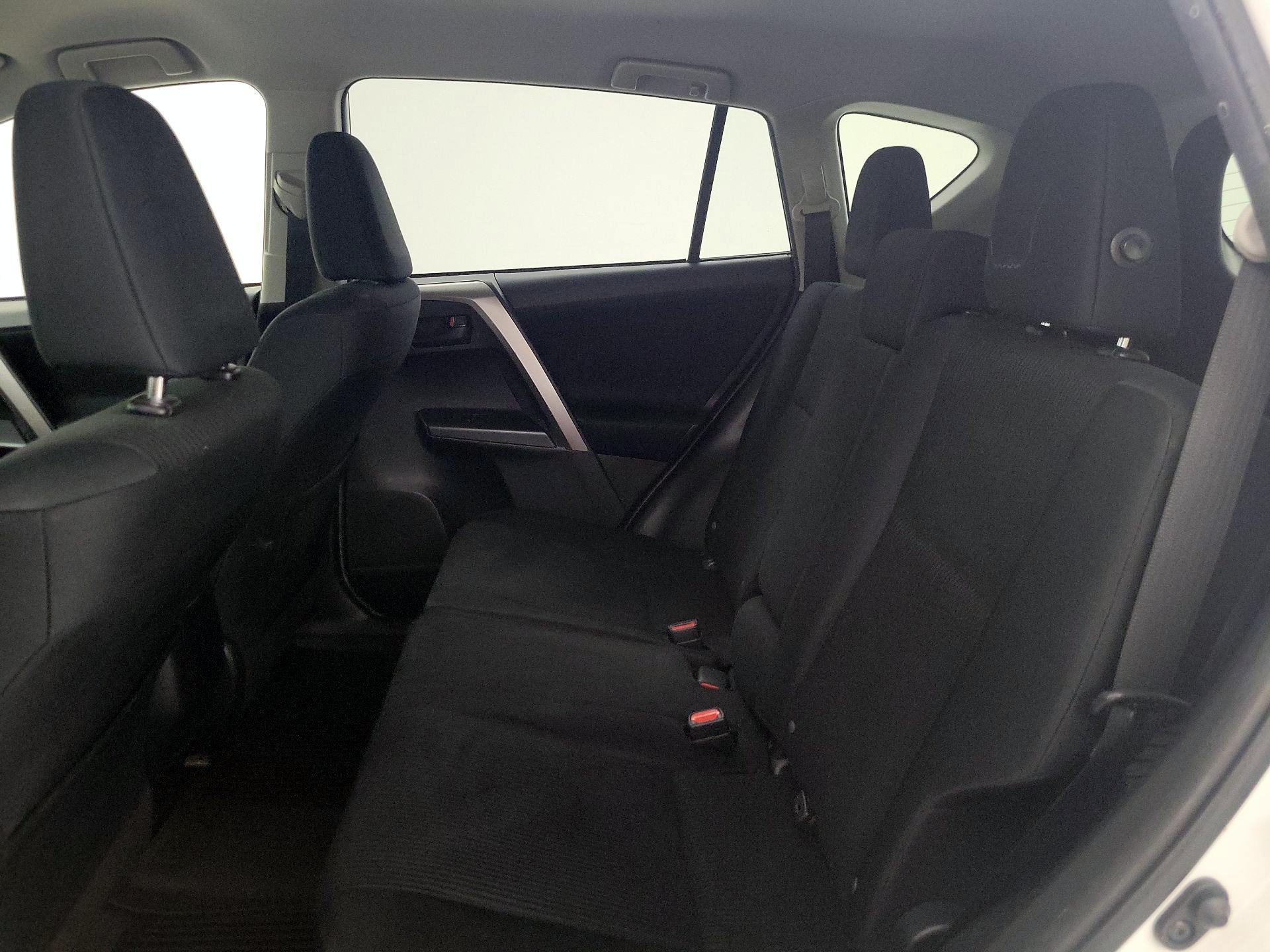 Thumbnail: 2016 Toyota RAV4 - 19