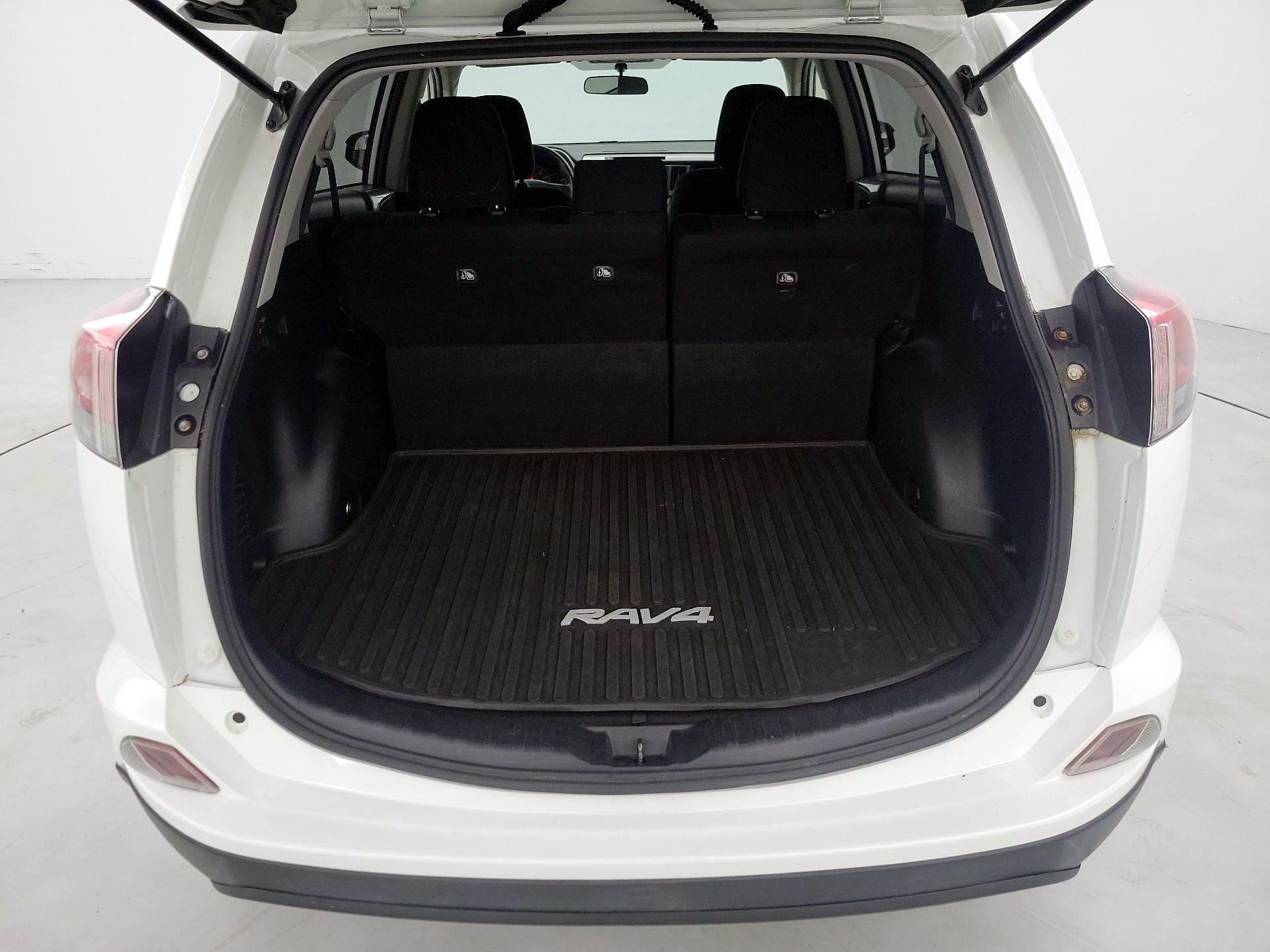 Thumbnail: 2016 Toyota RAV4 - 20