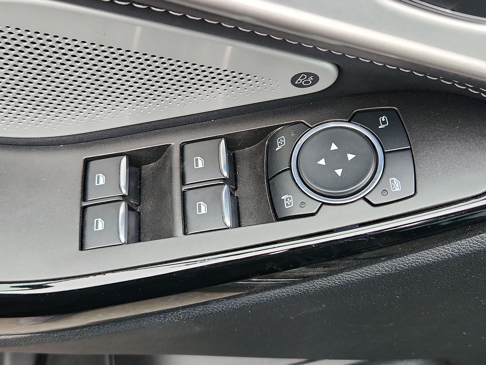 2023 Ford Explorer ST - Photo 12