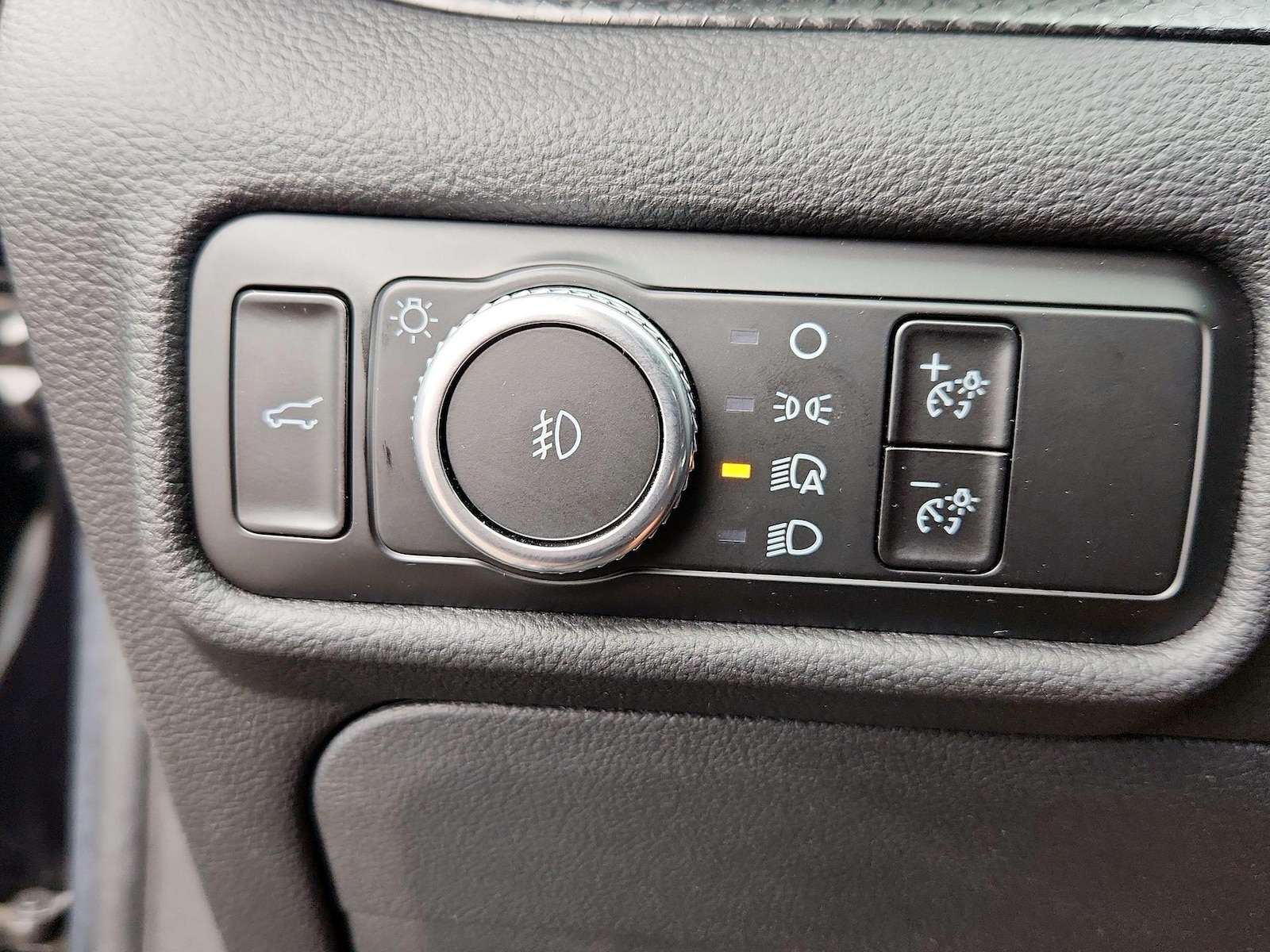 2023 Ford Explorer ST - Photo 13