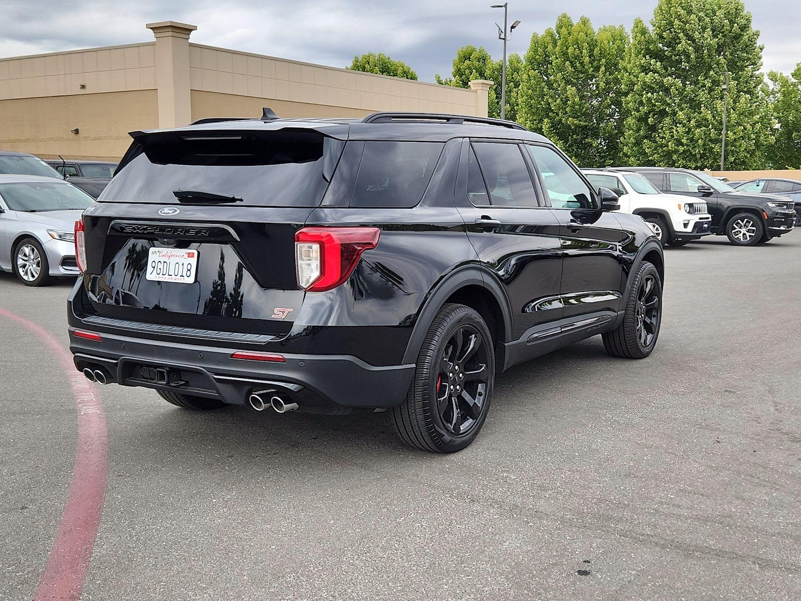 2023 Ford Explorer ST - Photo 6