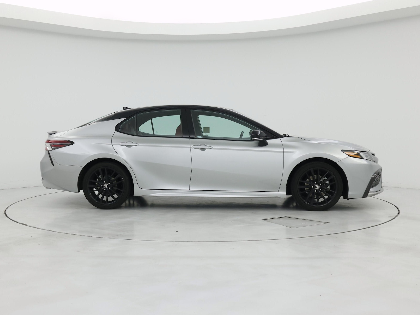 2021 Toyota Camry XSE - Photo 8